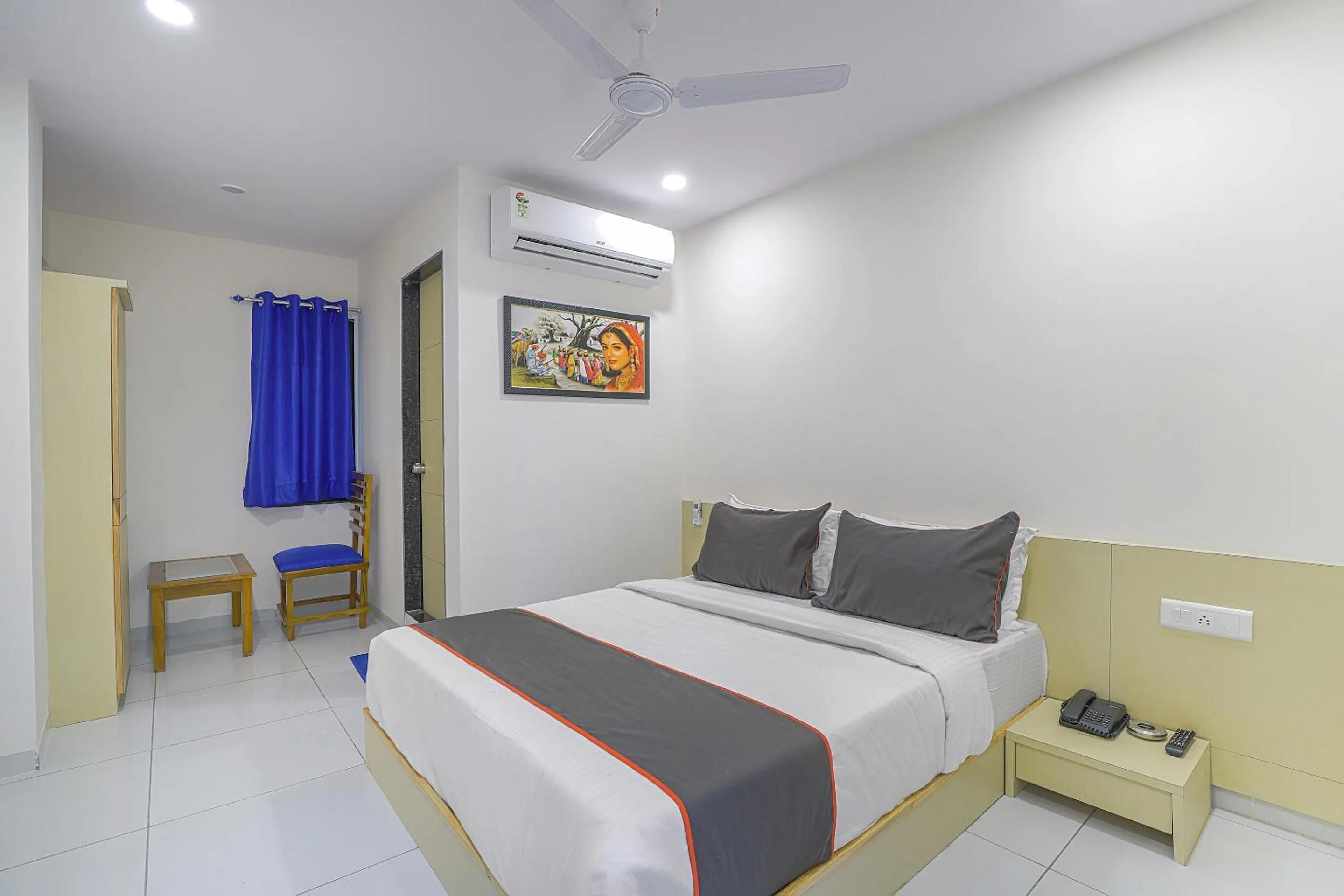 Bedroom, Bed in Hotel O La Veera