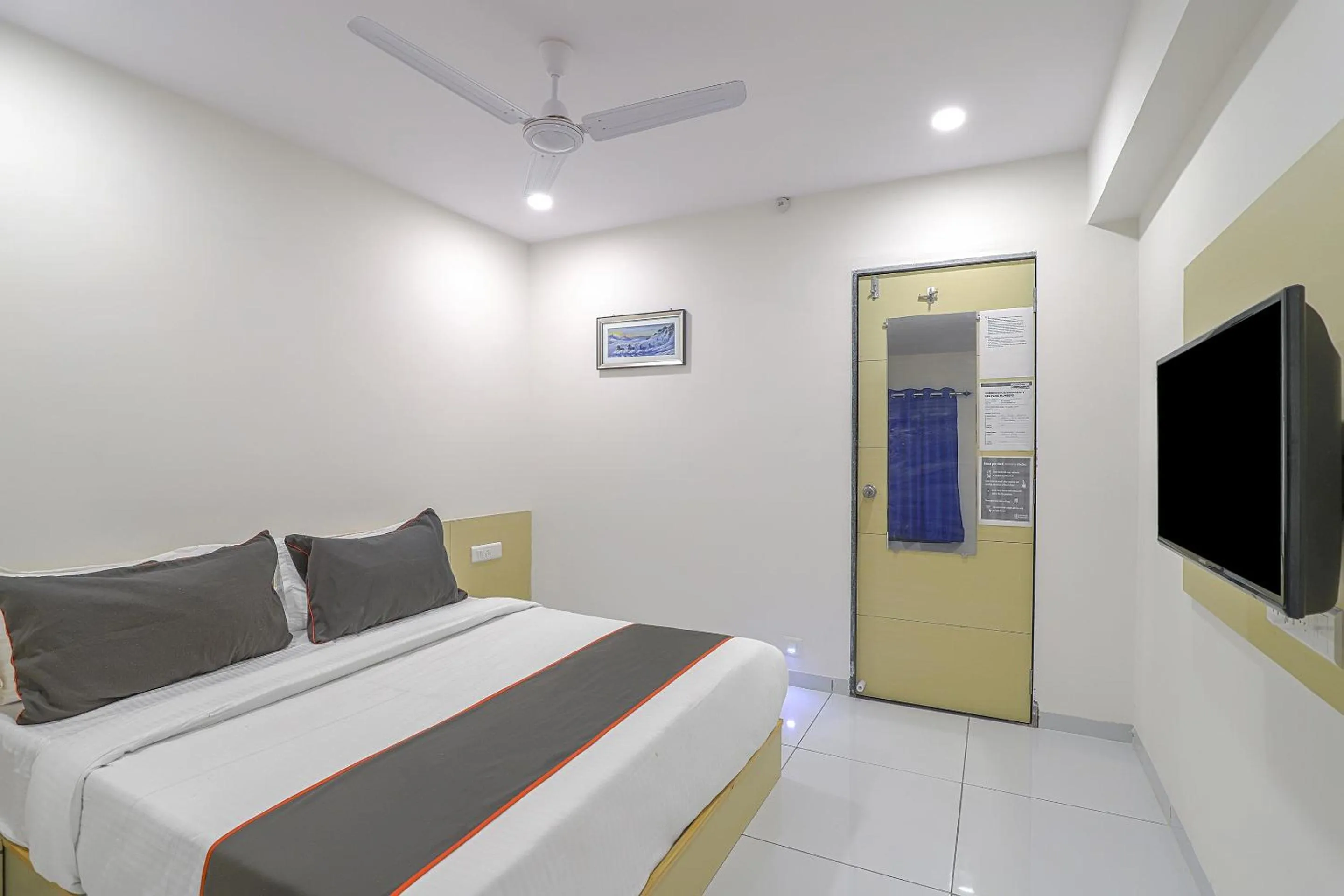 Bedroom, Bed in Hotel O La Veera