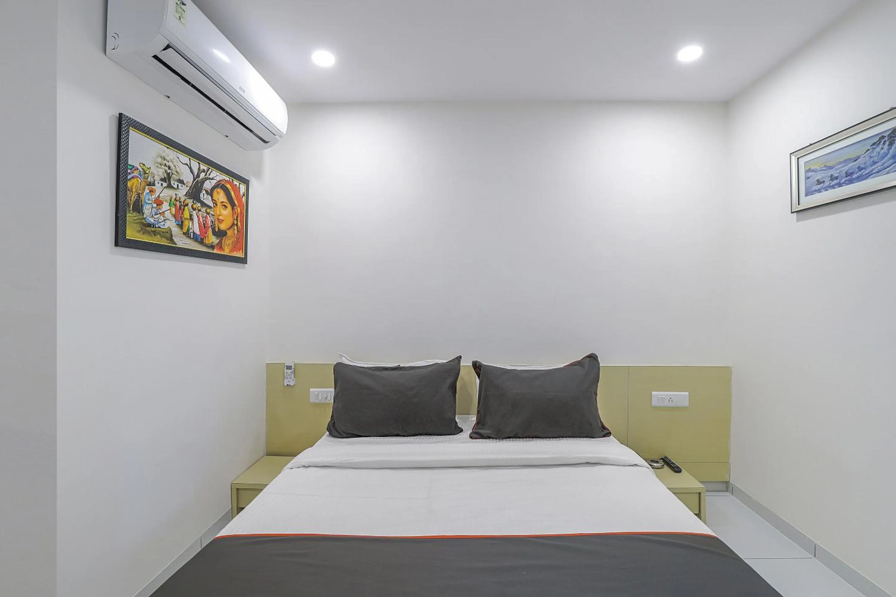 Bedroom, Bed in Hotel O La Veera