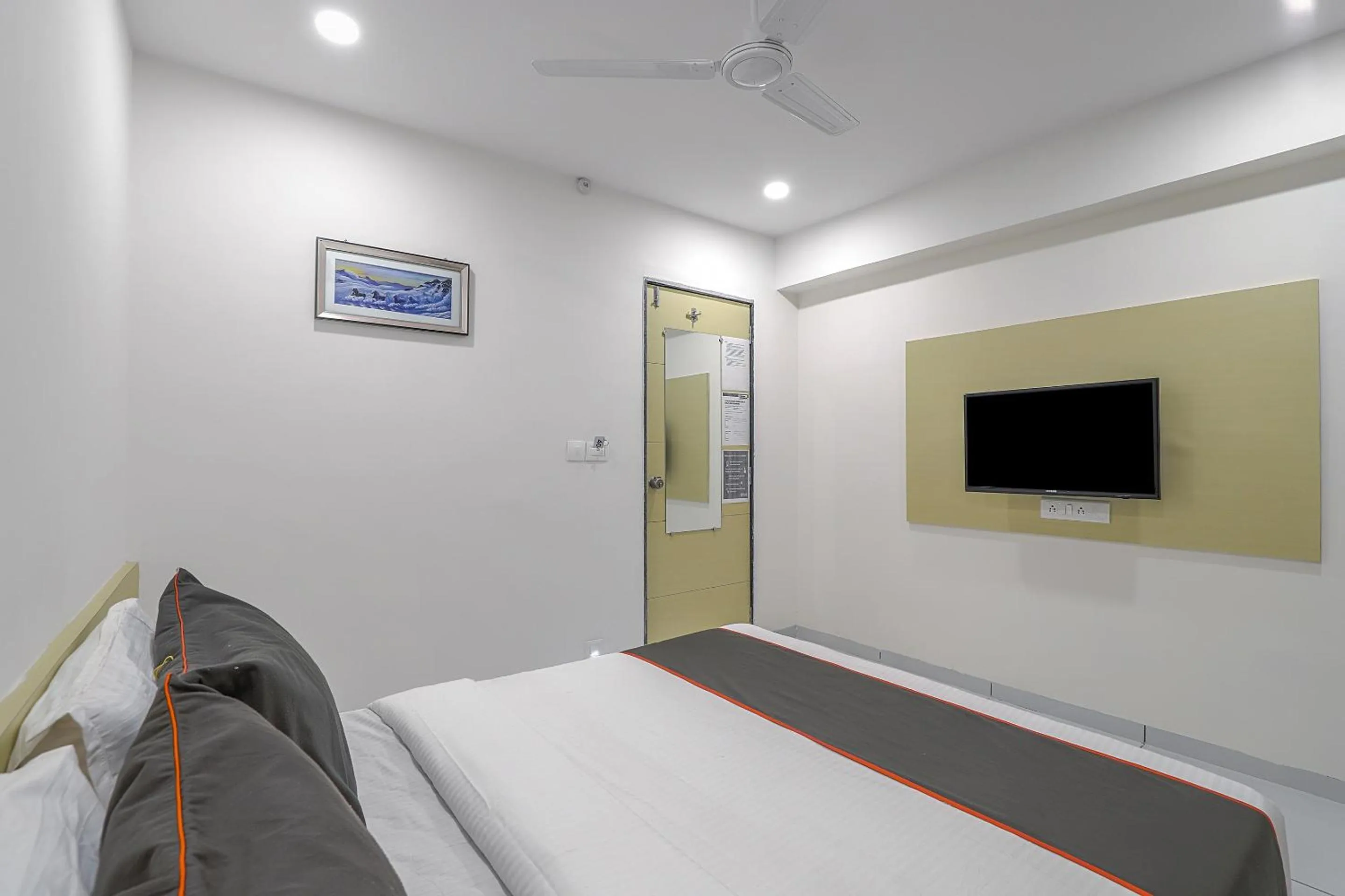 Bedroom, Bed in Hotel O La Veera