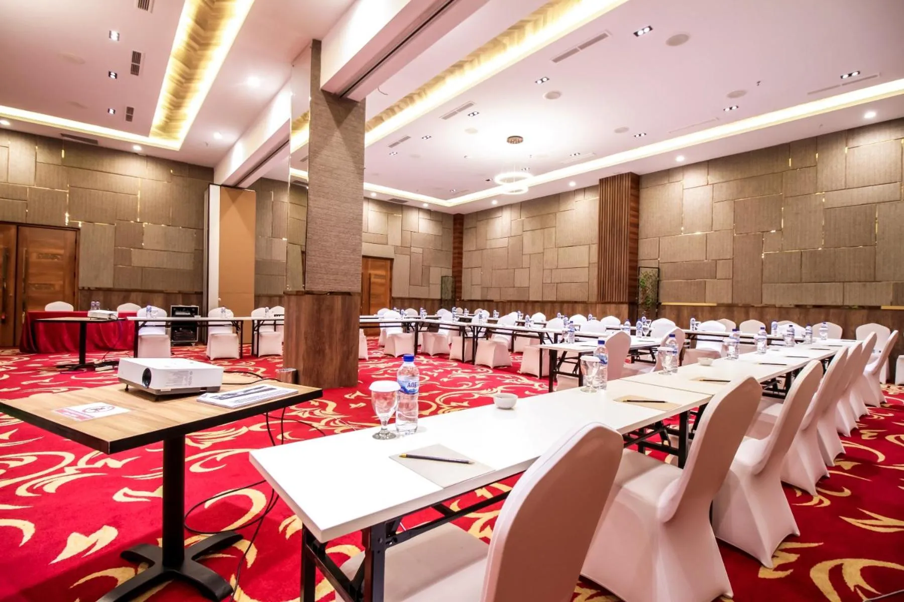 Business facilities in Parkside Gayo Petro Hotel Takengon