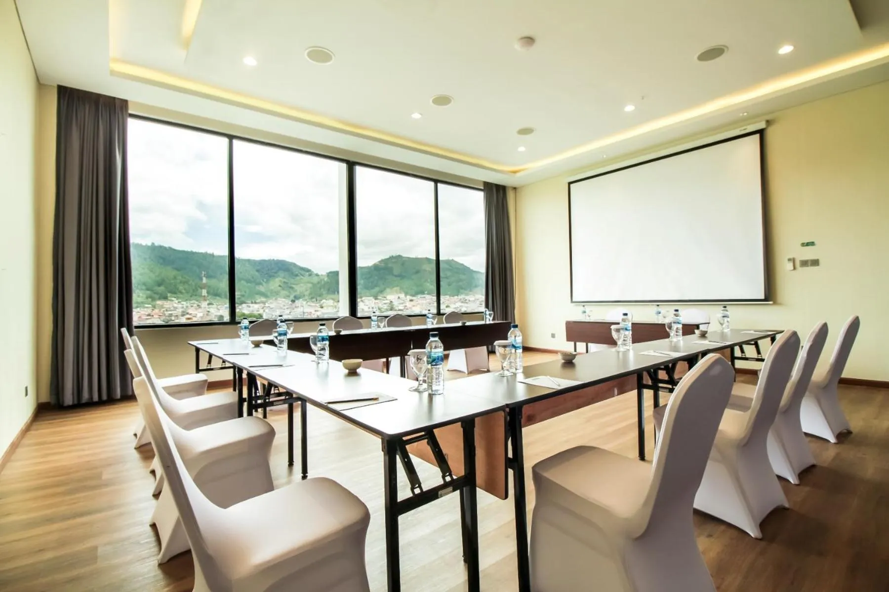 Meeting/conference room in Parkside Gayo Petro Hotel Takengon
