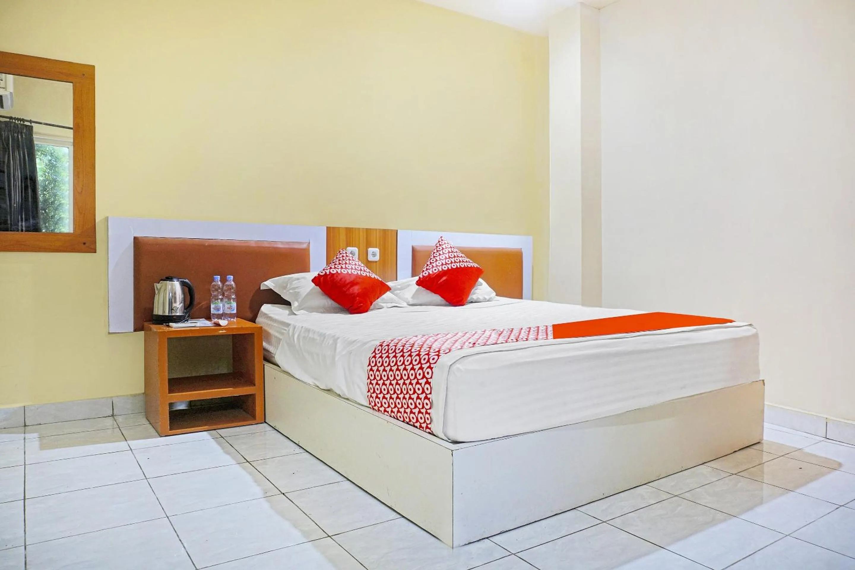 Bedroom in COLLECTION O 91331 Hotel Grand Saota Soppeng