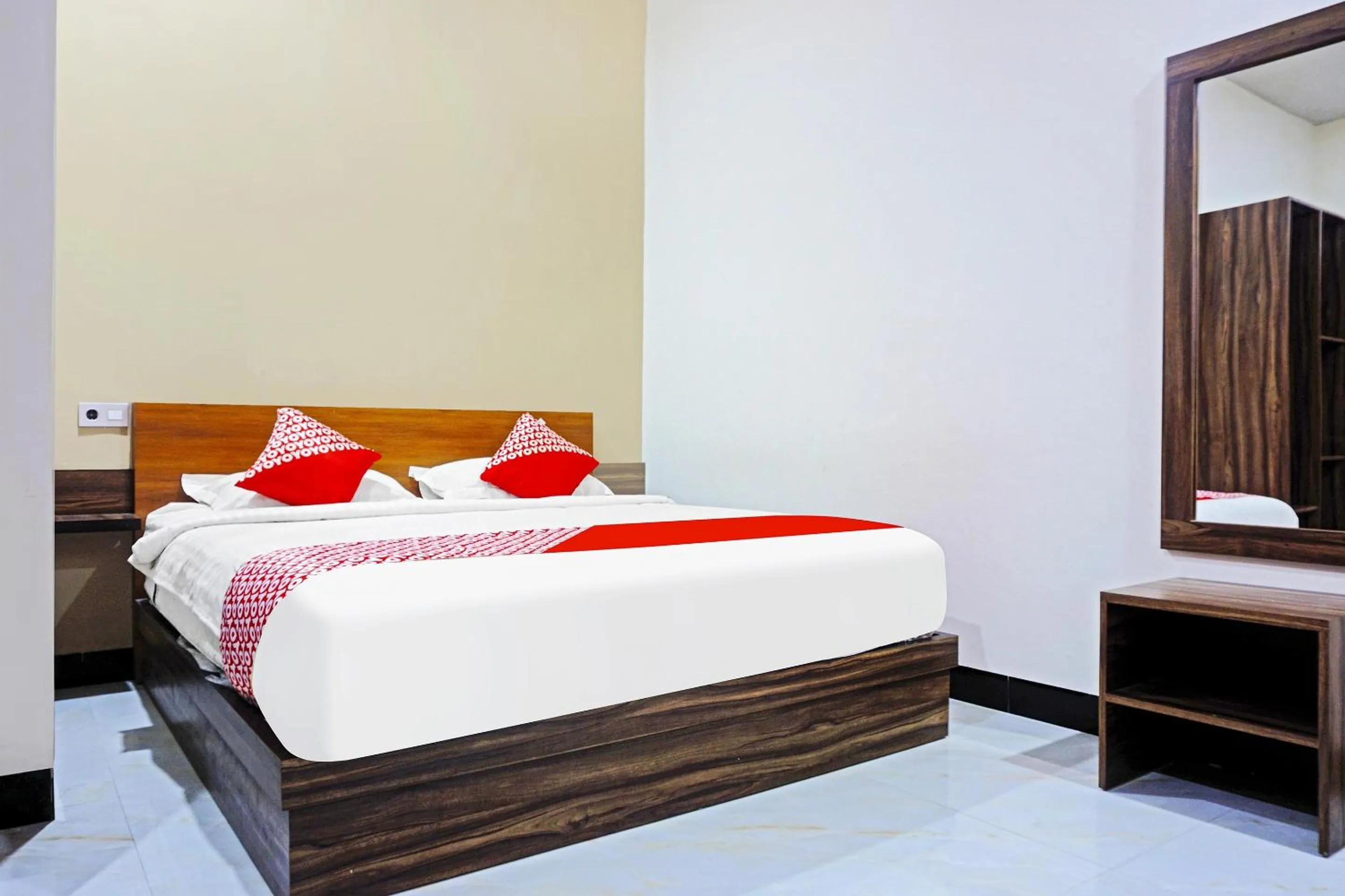 Bedroom in COLLECTION O 91331 Hotel Grand Saota Soppeng