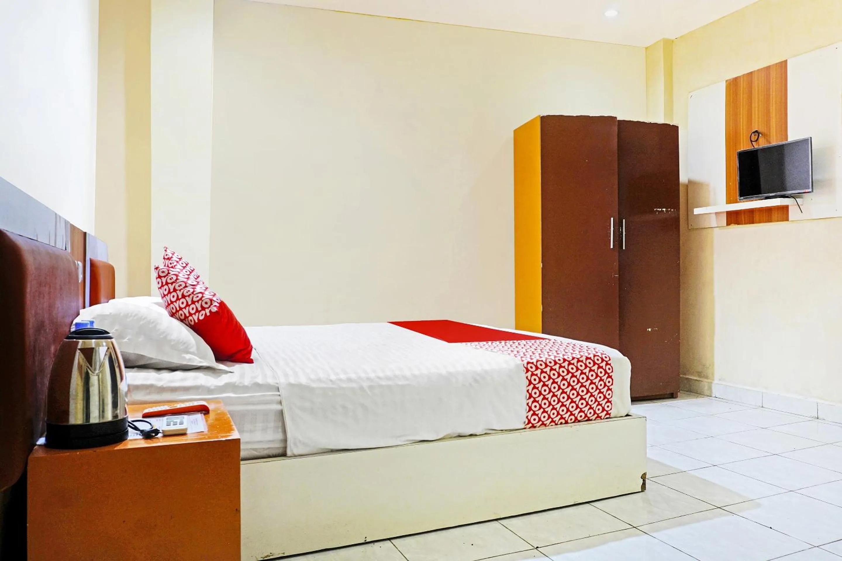 Bedroom in COLLECTION O 91331 Hotel Grand Saota Soppeng