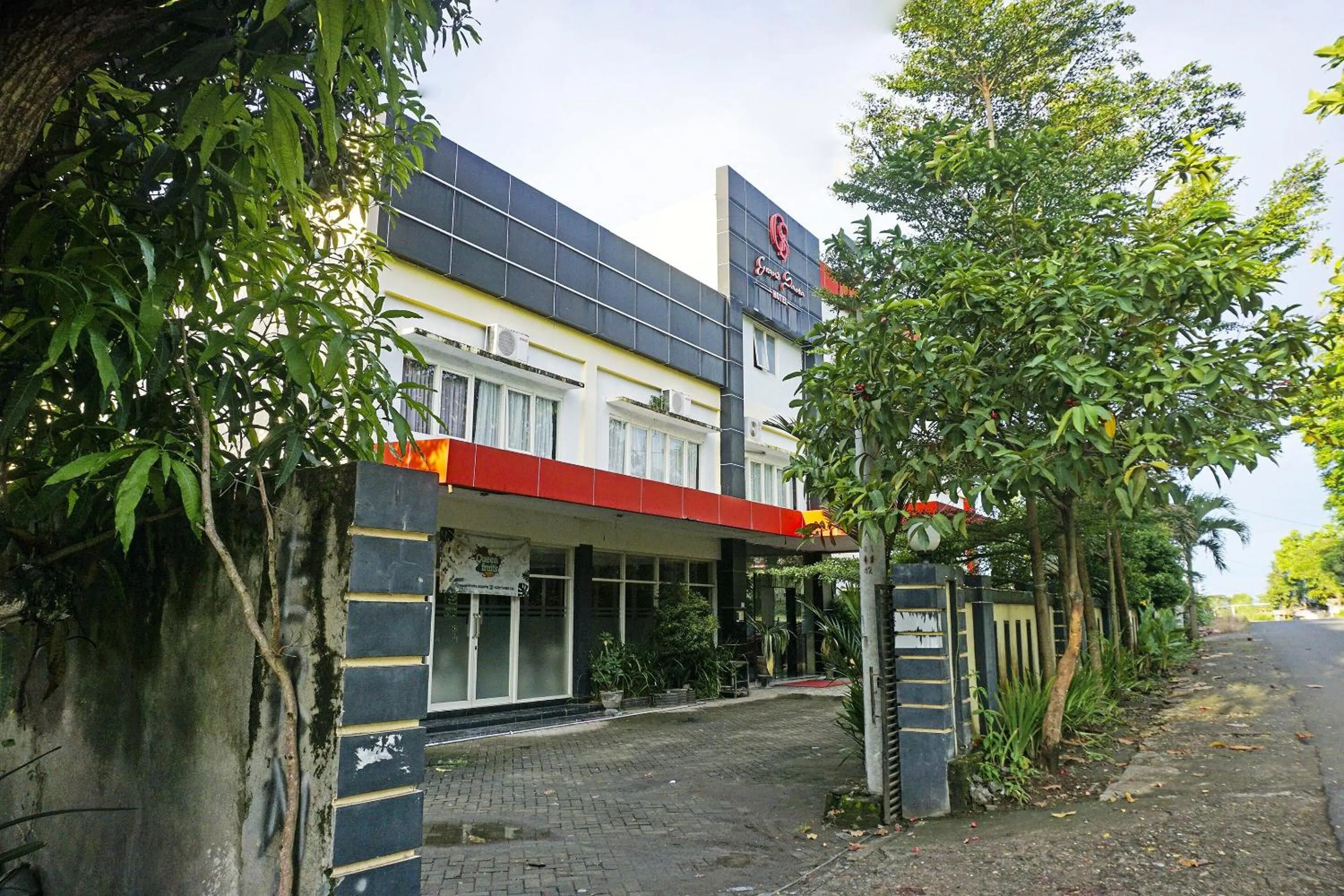 Facade/entrance in COLLECTION O 91331 Hotel Grand Saota Soppeng