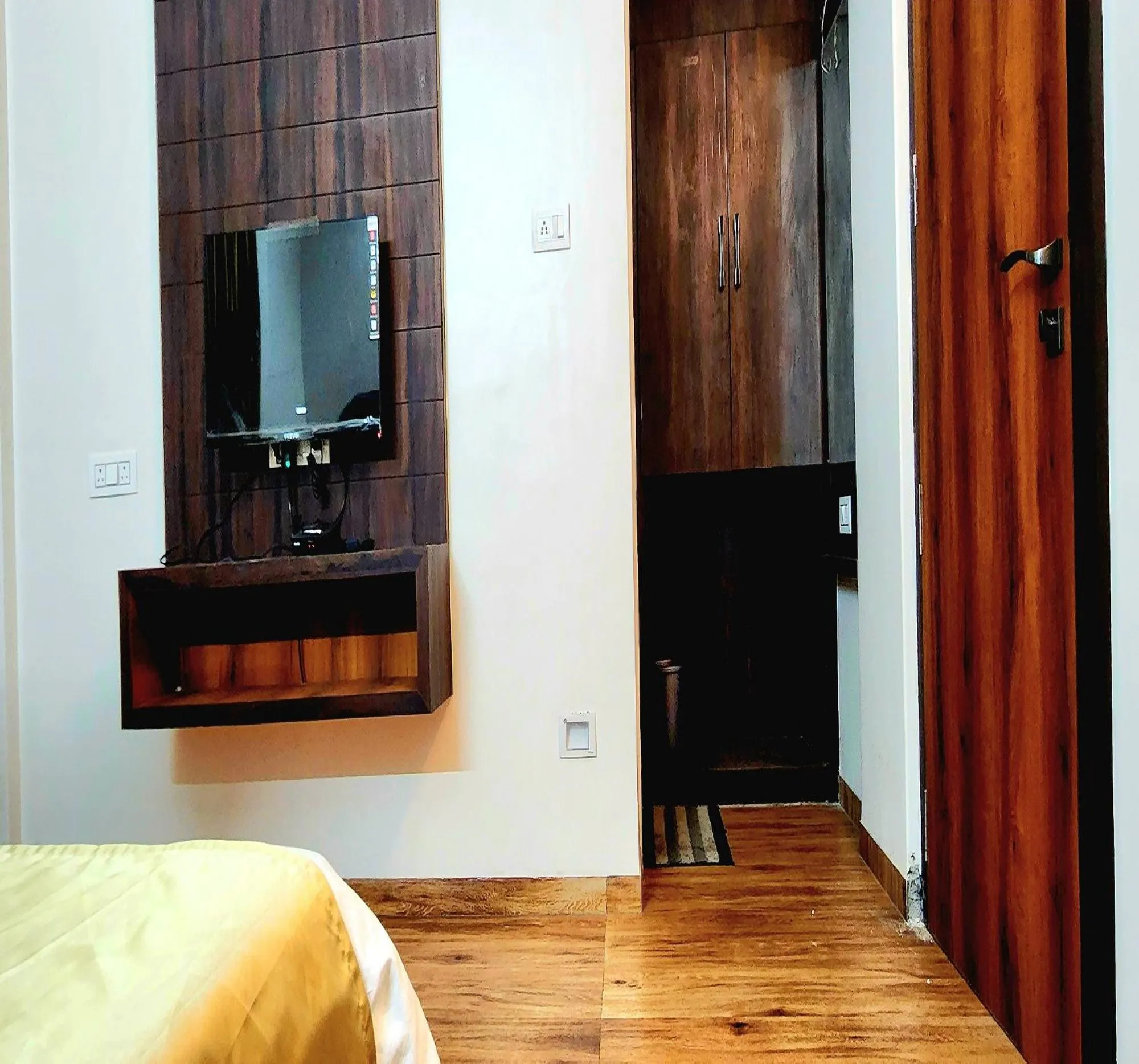 TV and multimedia, Bed in Hotel Shiv Sangram