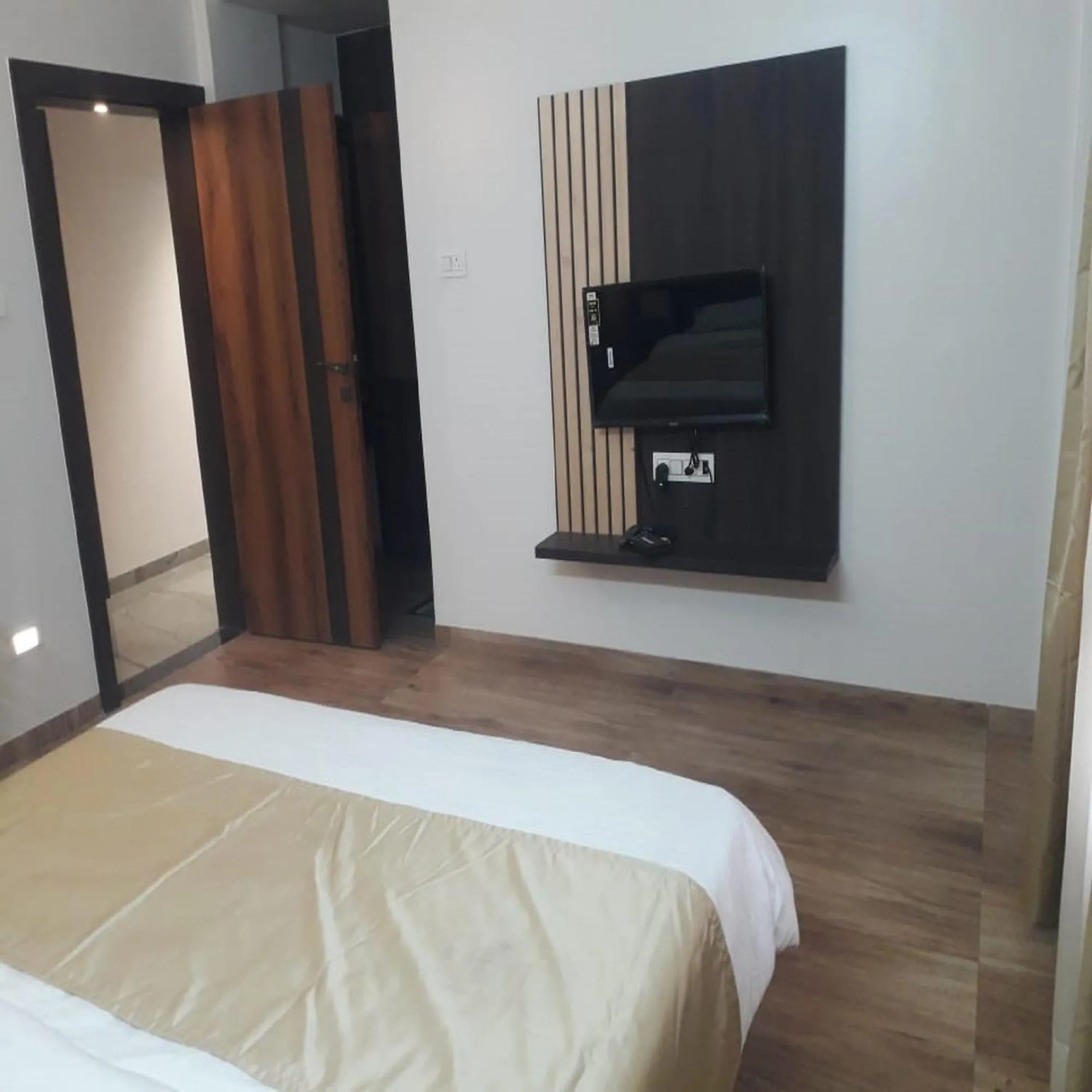 TV and multimedia, Bed in Hotel Shiv Sangram