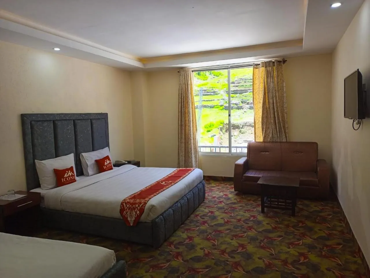 Bedroom, Bed in Iconic Hotel & Restaurant