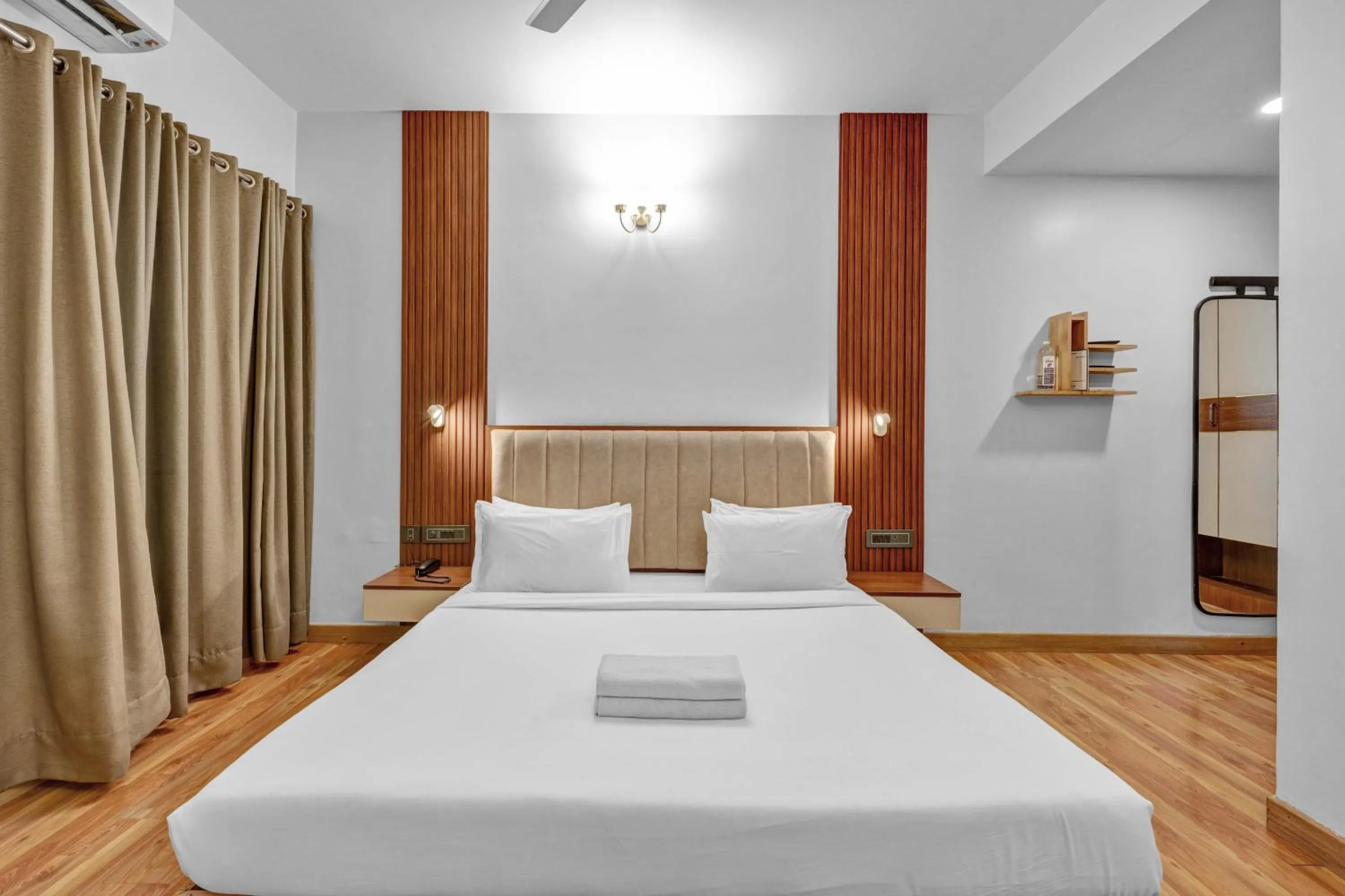 Bedroom, Bed in UPAR Hotels Indiranagar