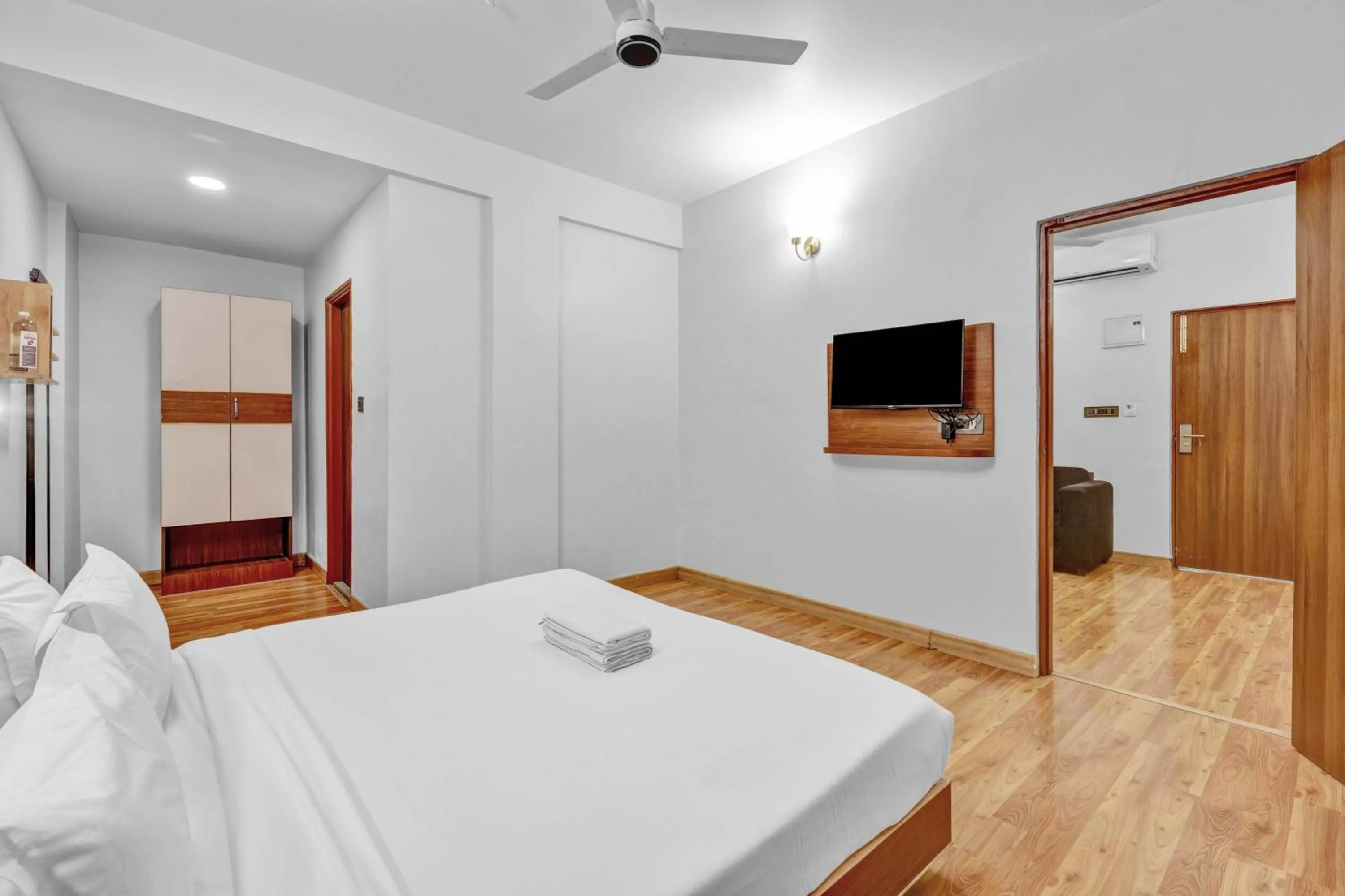 Bedroom, Bed in UPAR Hotels Indiranagar