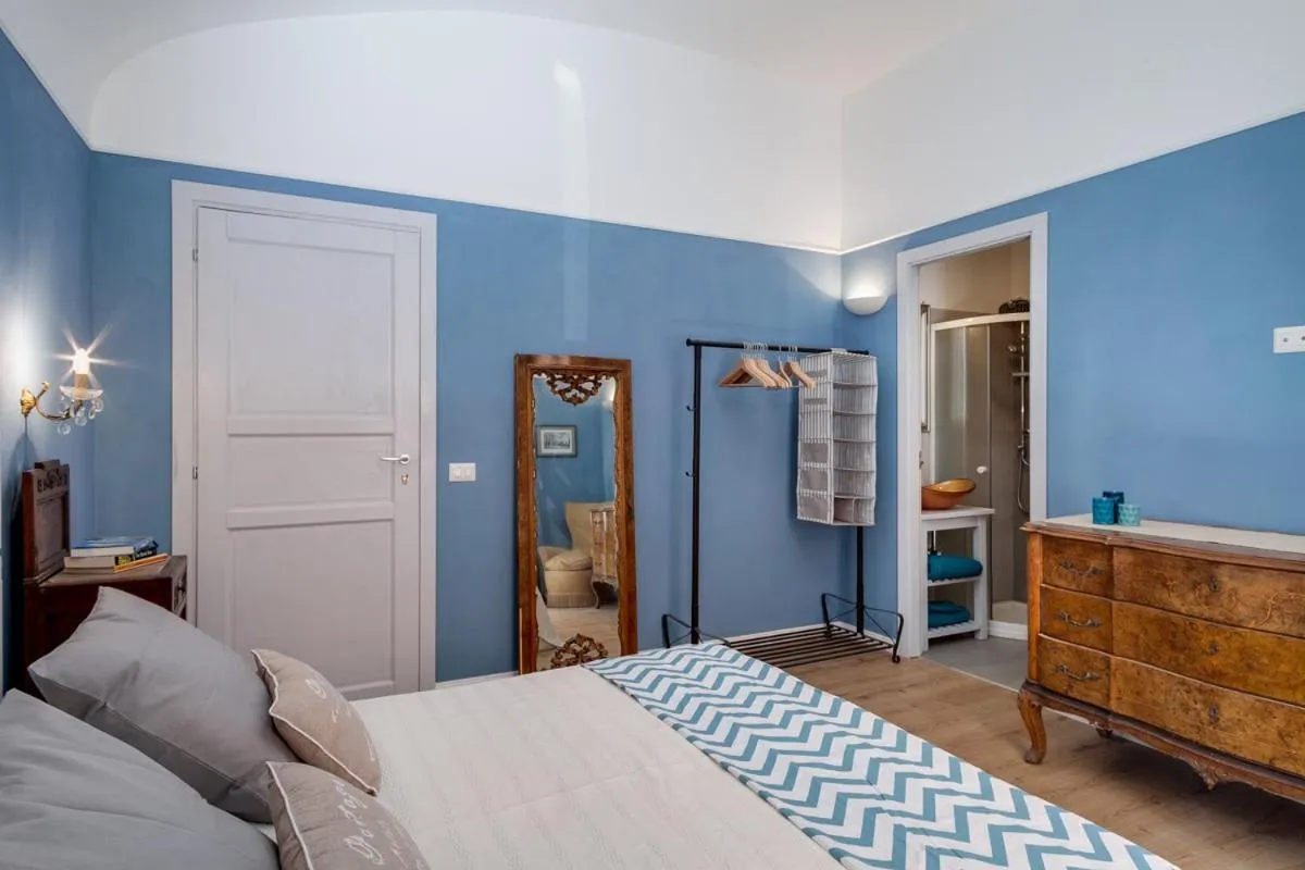 Photo of the whole room, Bed in femasuites