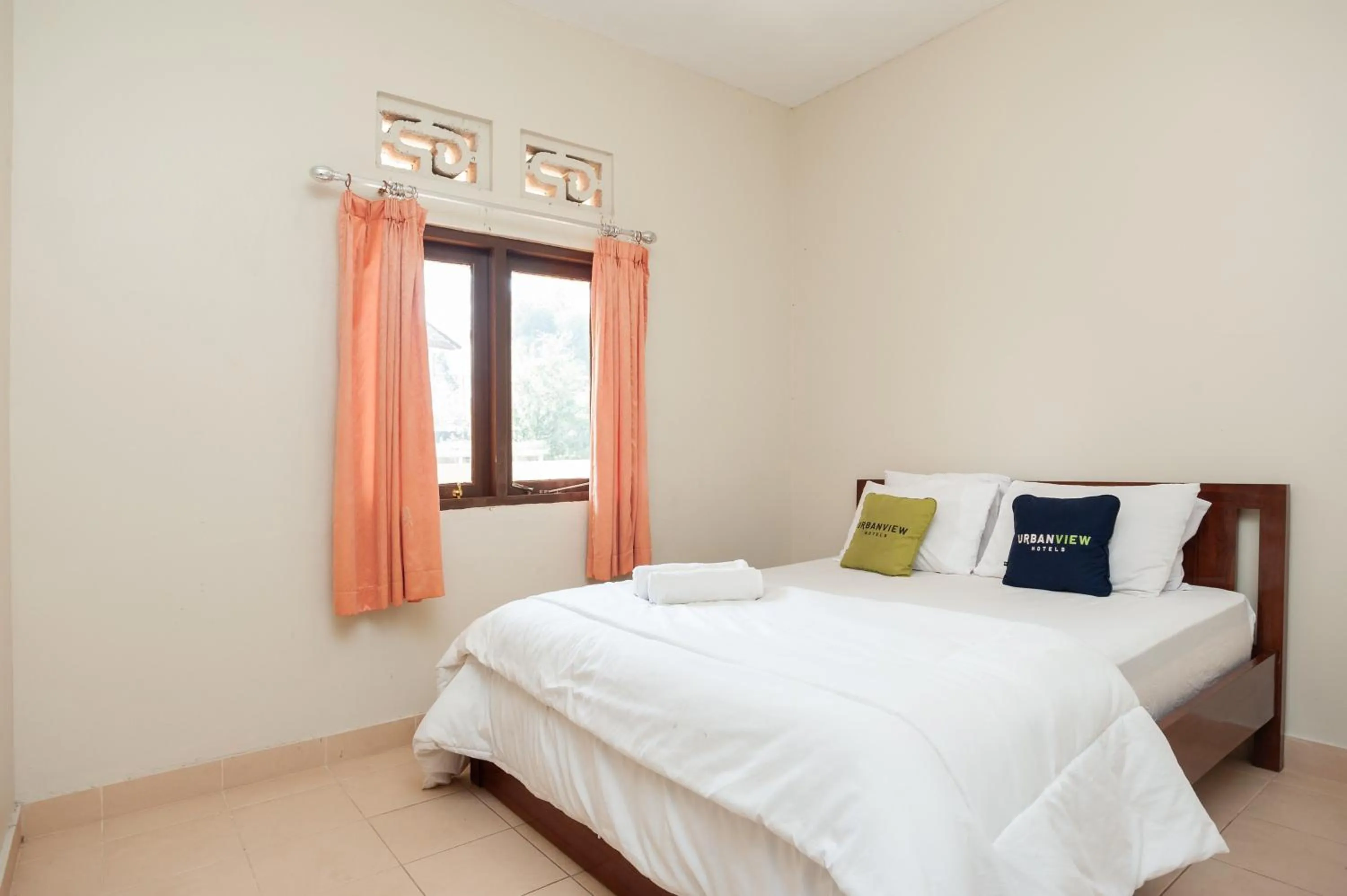 Bed in Urbanview Hotel Syariah Insani Cisarua Puncak