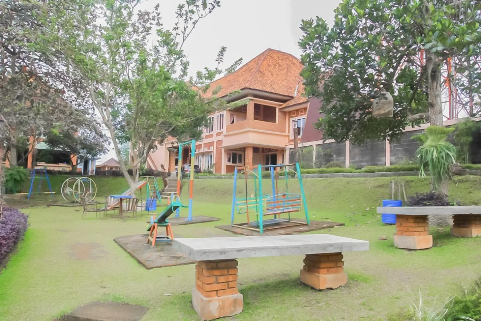 Property building in Urbanview Hotel Syariah Insani Cisarua Puncak