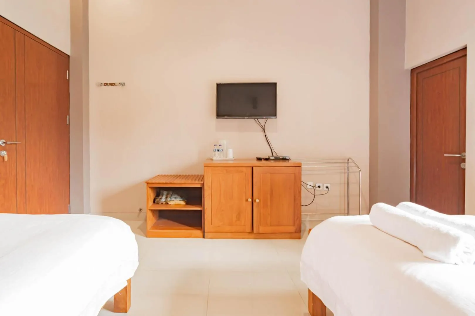 Bedroom, Bed in Urbanview Hotel Syariah Insani Cisarua Puncak