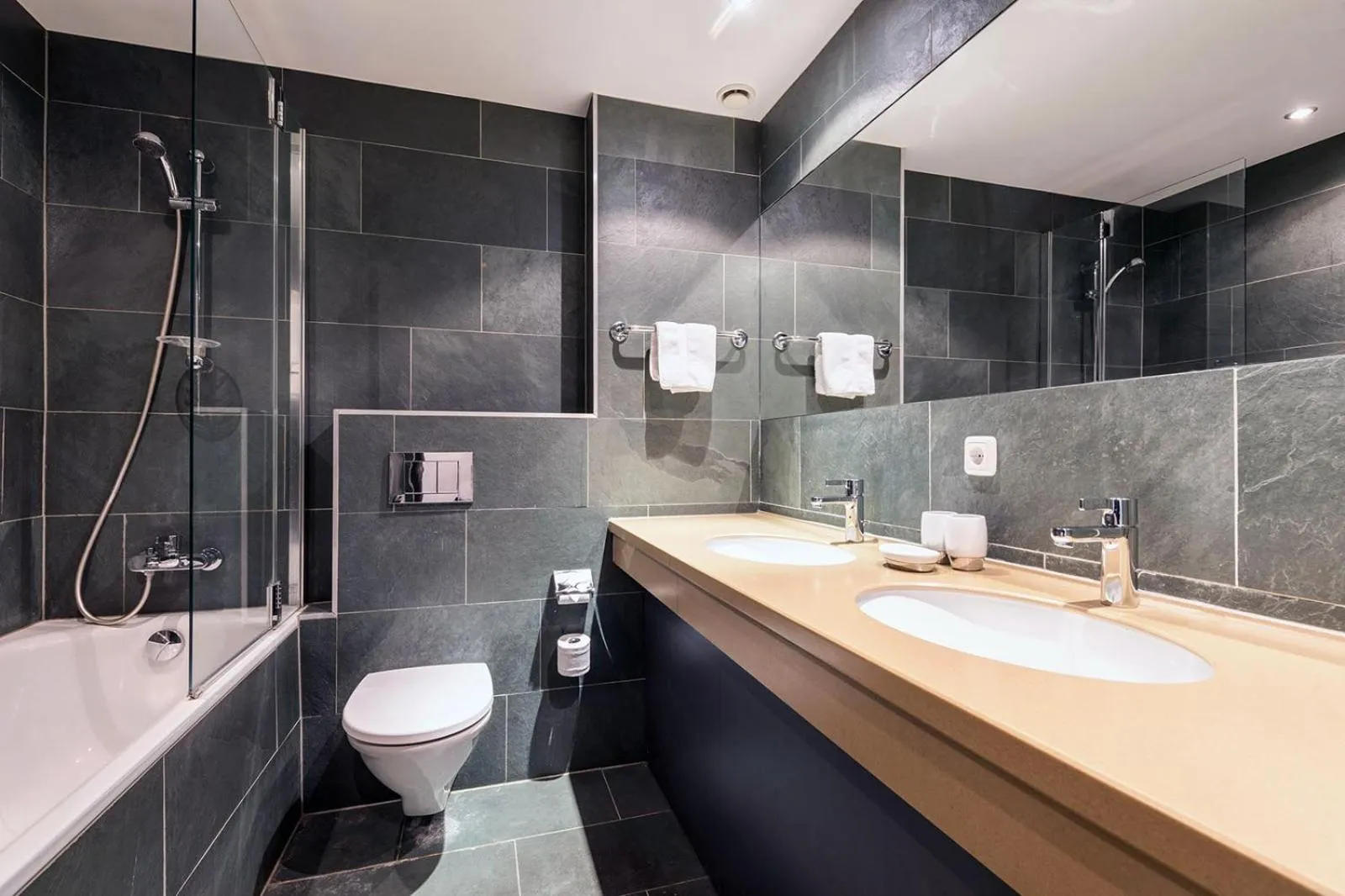 Bathroom in Hotel Rosanna by Alpeffect Hotels