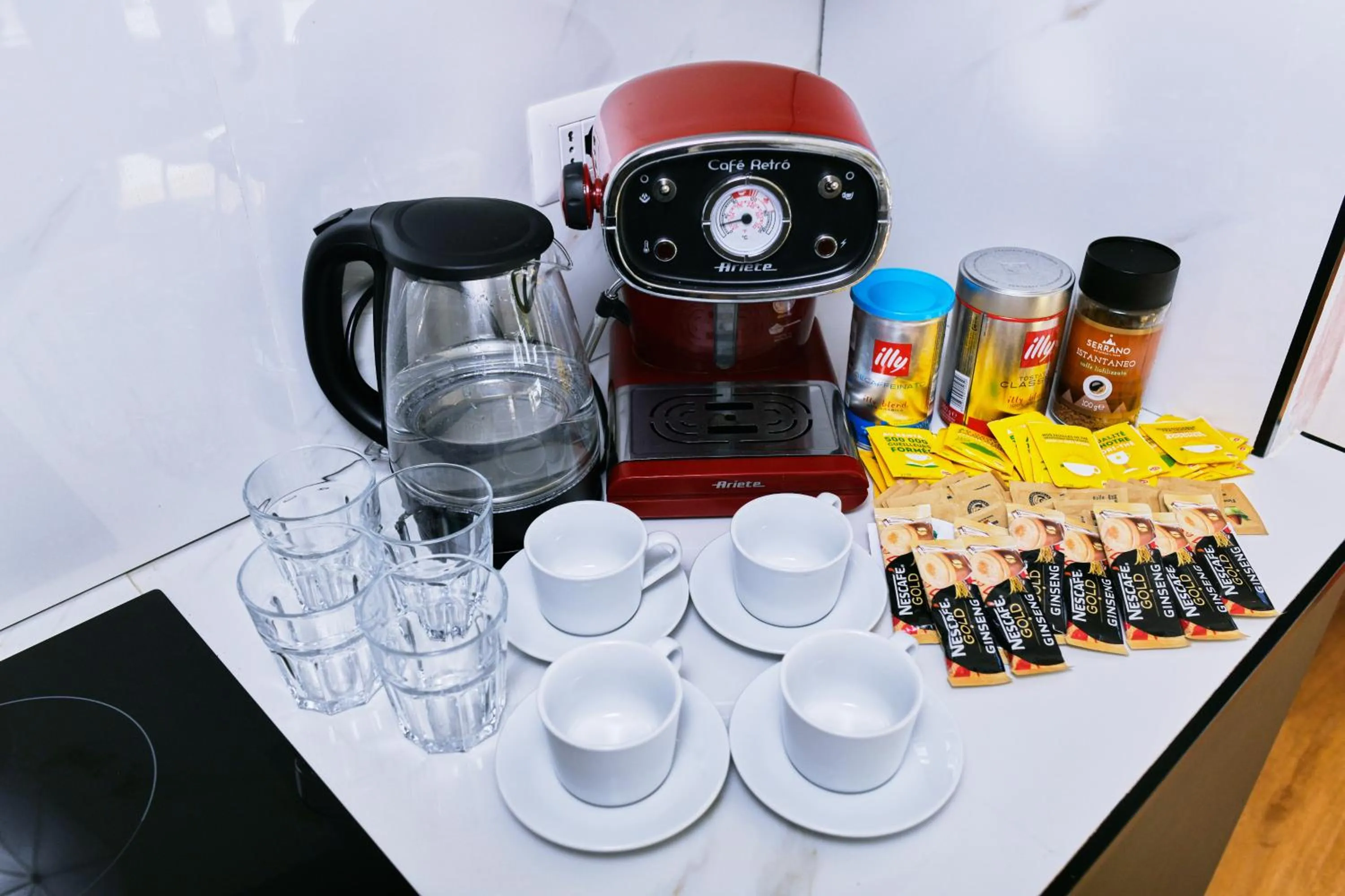 Coffee/tea facilities in La Villa bed & breakfast