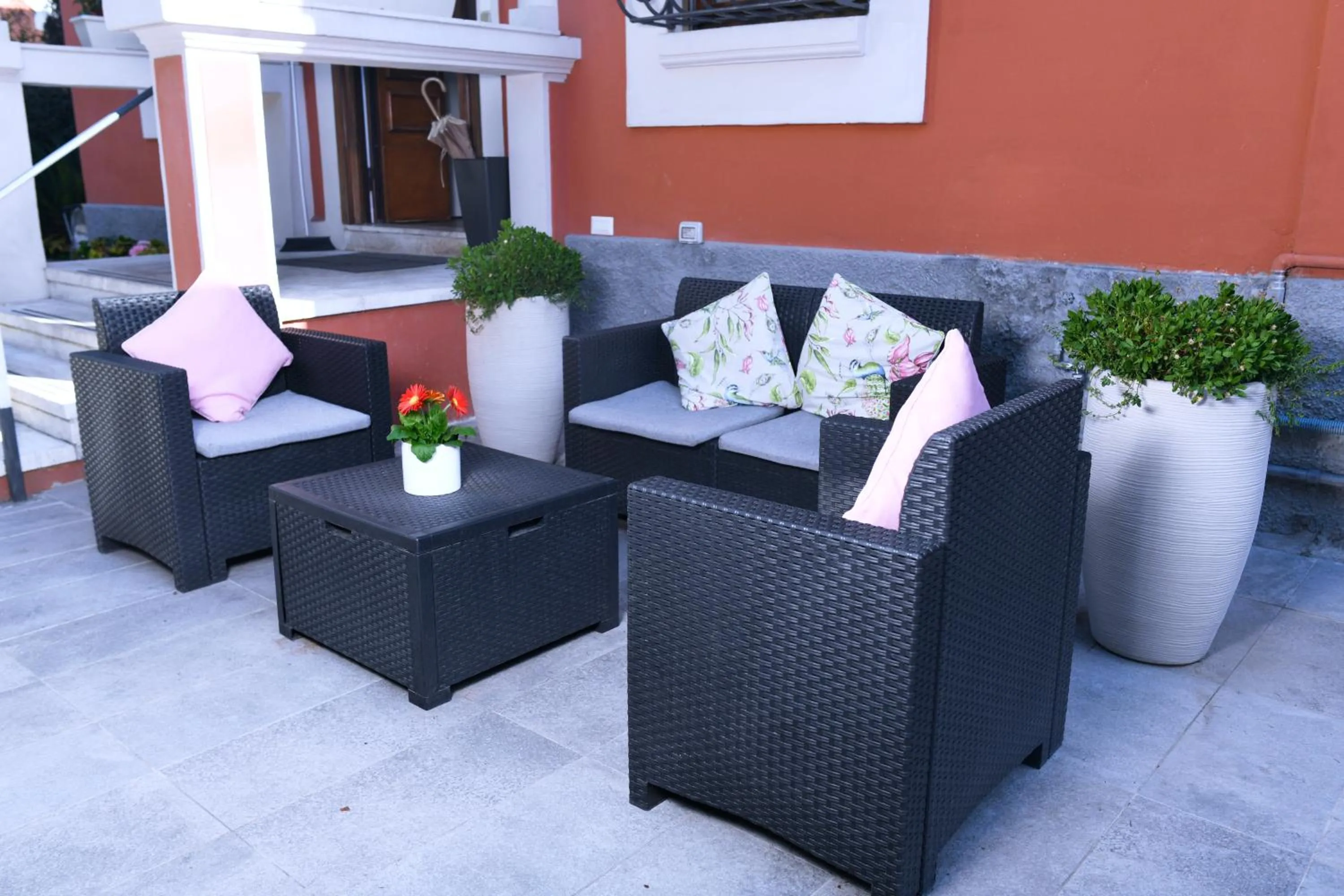 Seating area in La Villa bed & breakfast