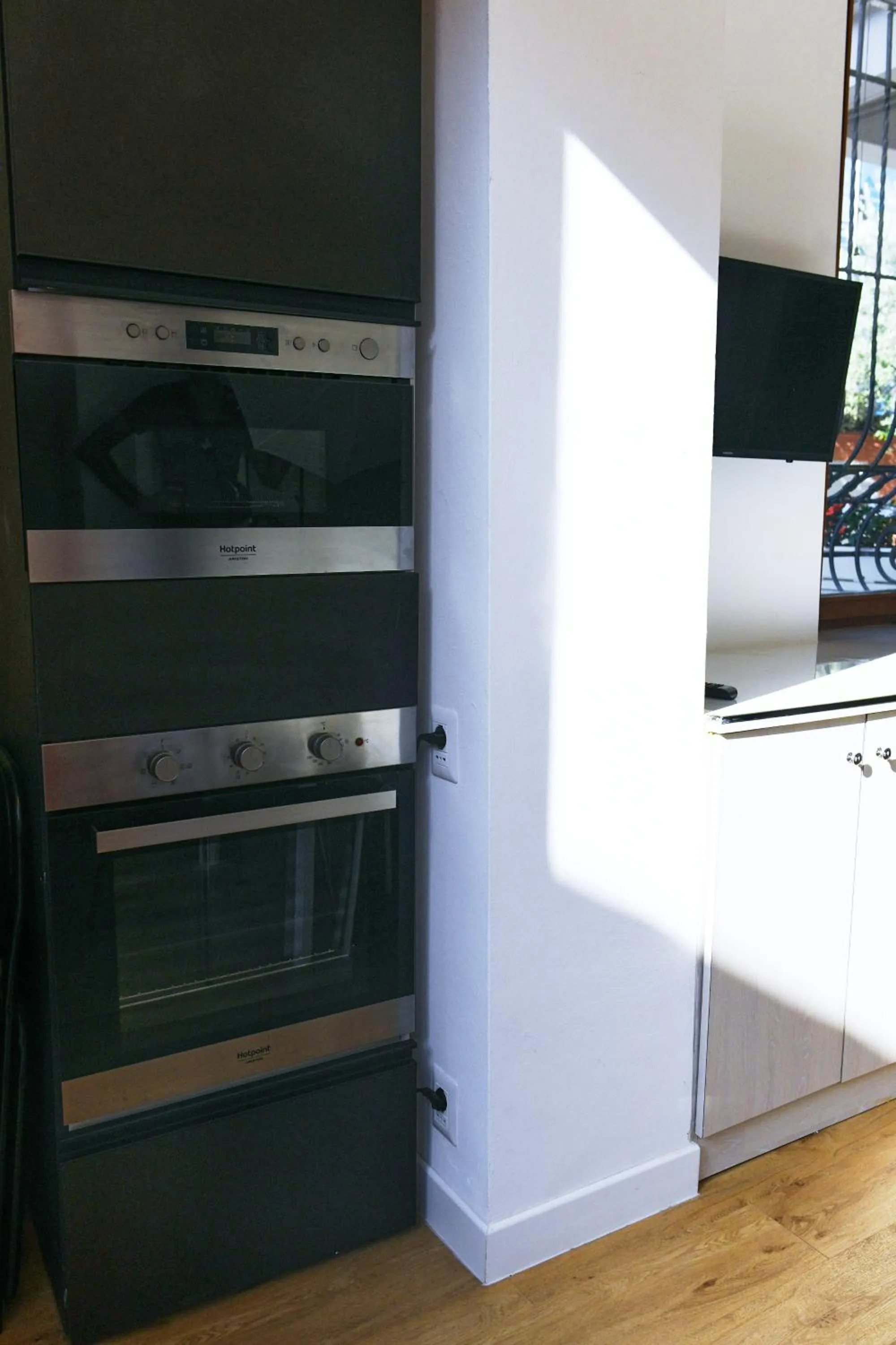 Communal kitchen in La Villa bed & breakfast