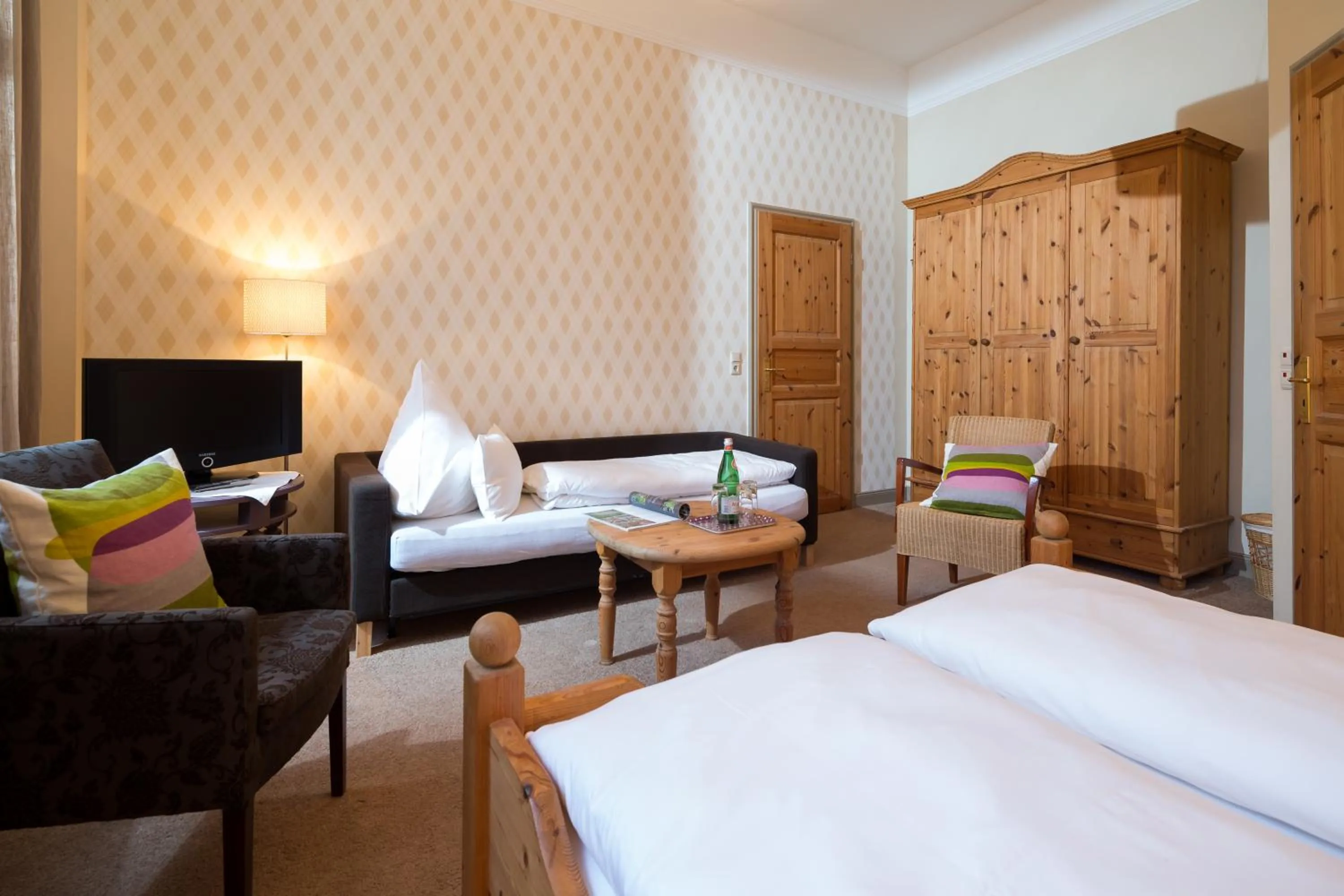 Photo of the whole room, Bed in Logierhaus am Denkmal