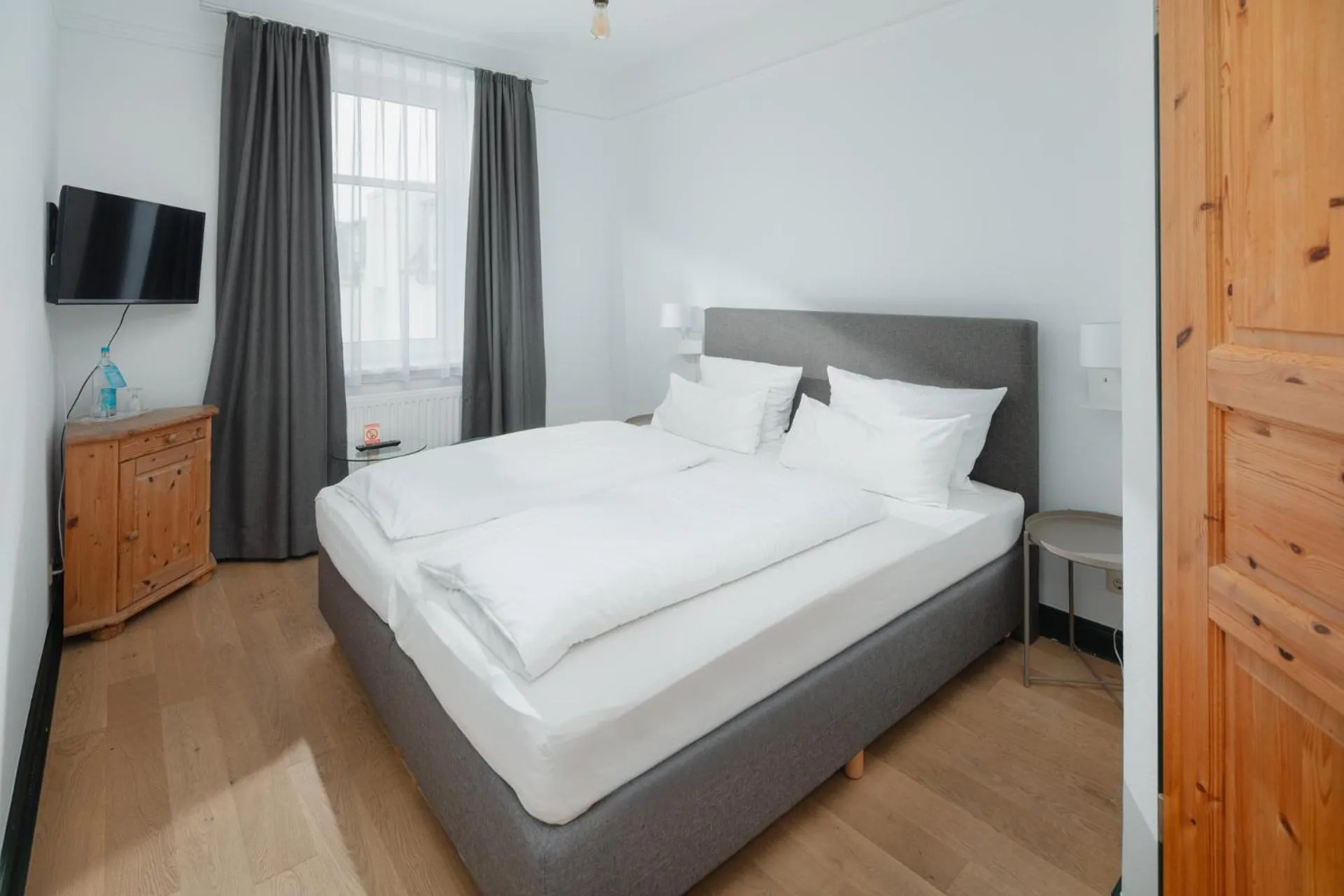 Photo of the whole room, Bed in Logierhaus am Denkmal