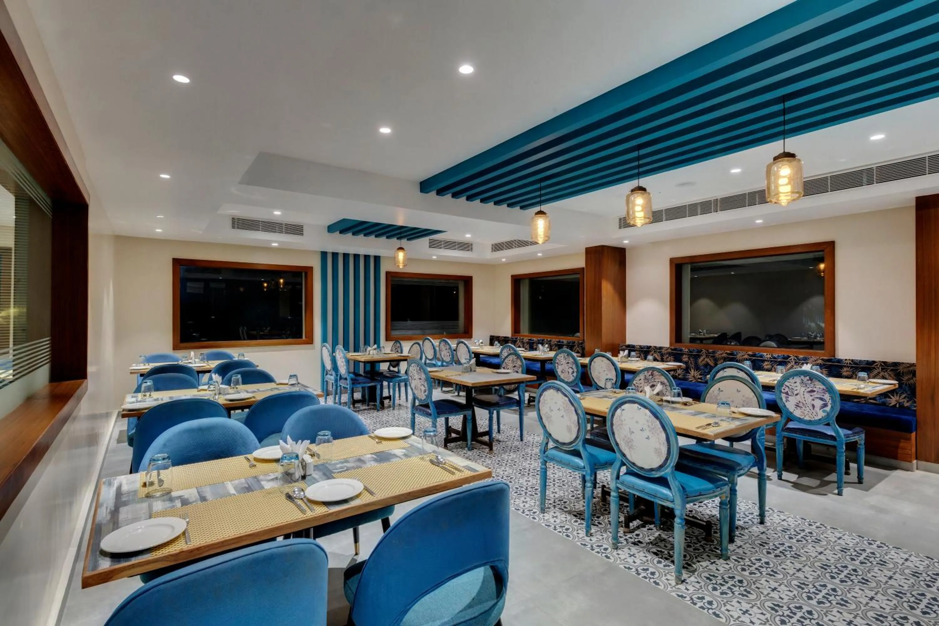 Restaurant/places to eat in The Fern Residency Hubballi