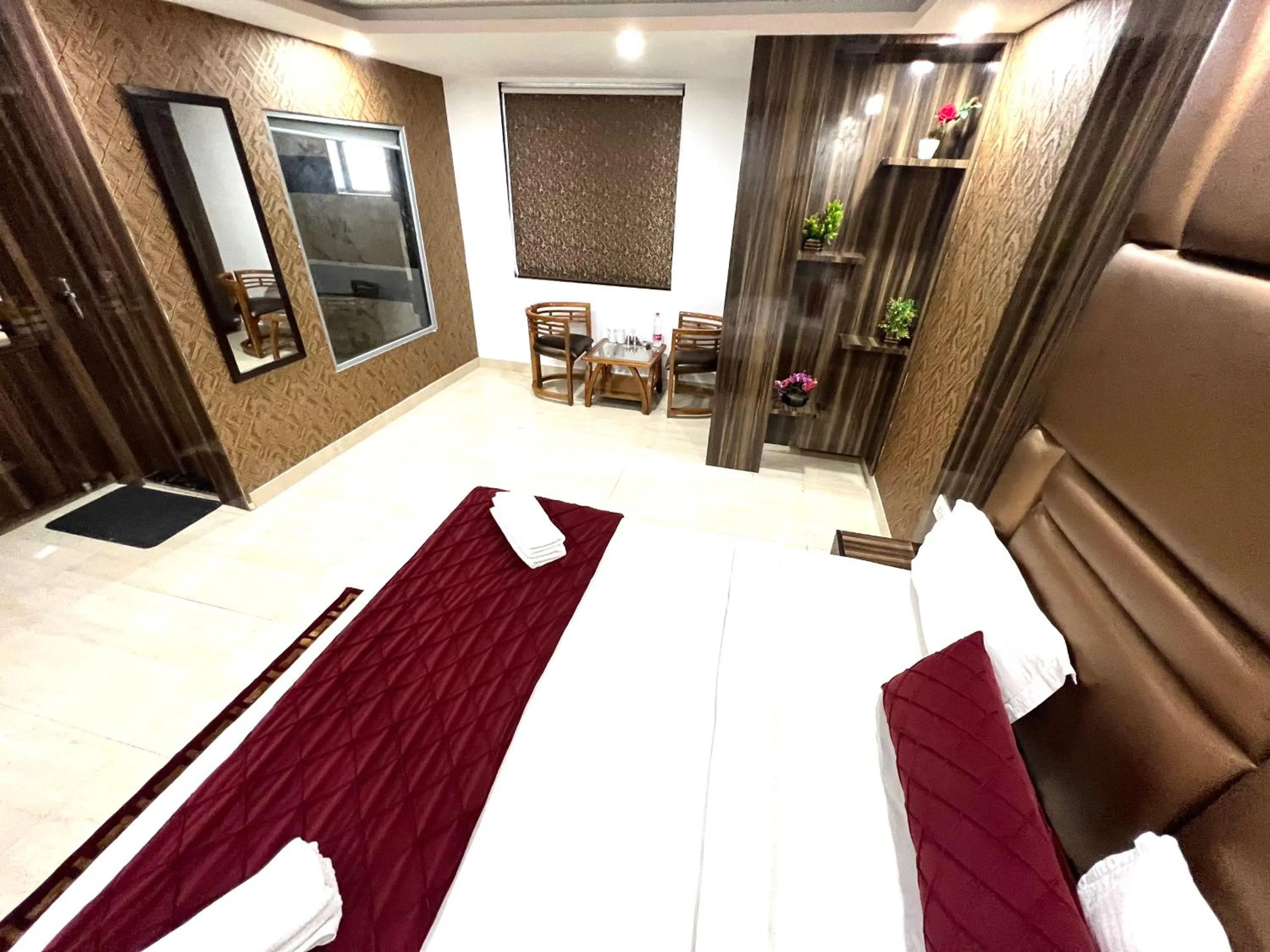 Bedroom, Bed in Hotel Royal Inn igi