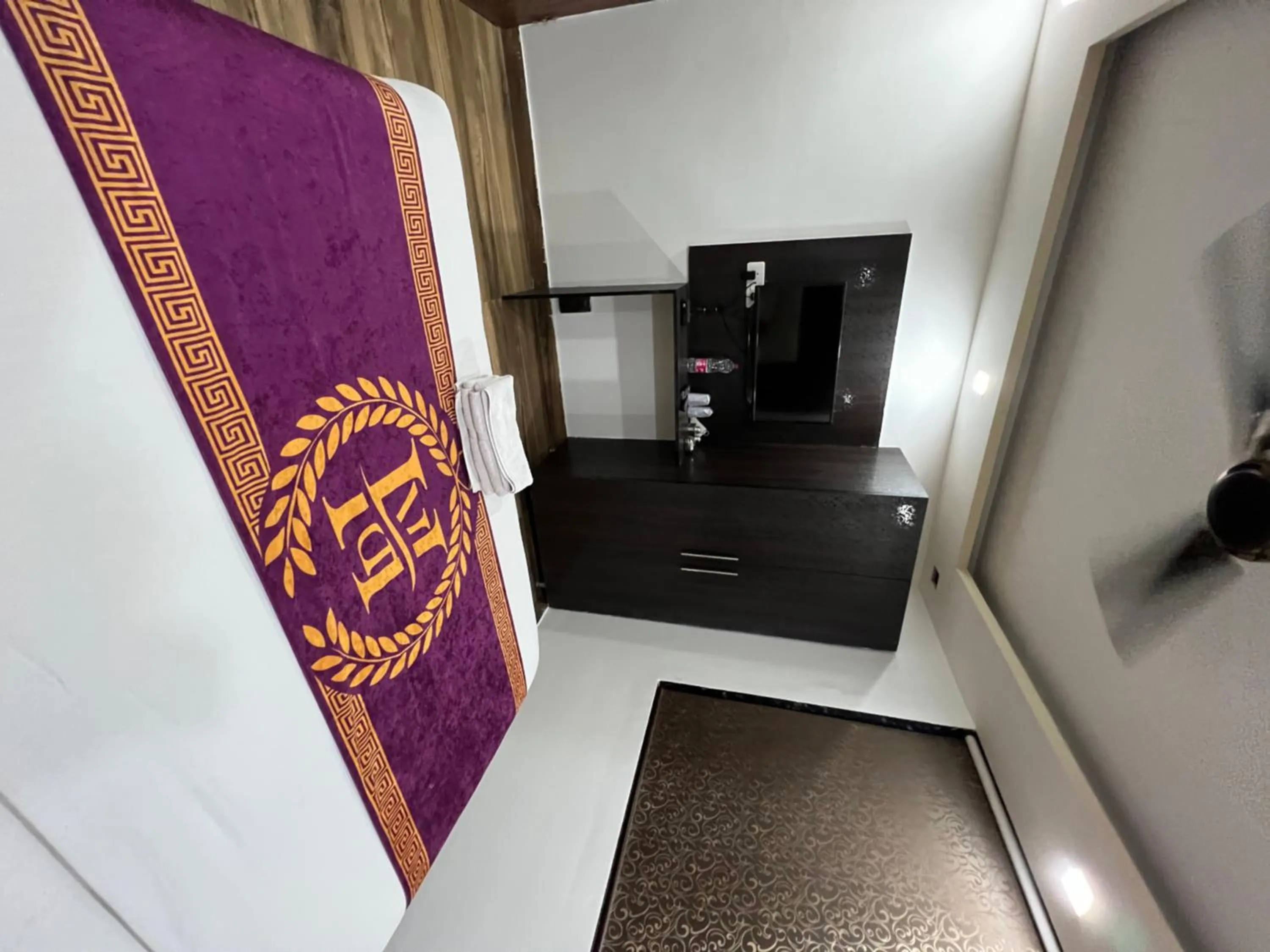 Property logo or sign in Hotel Royal Inn igi