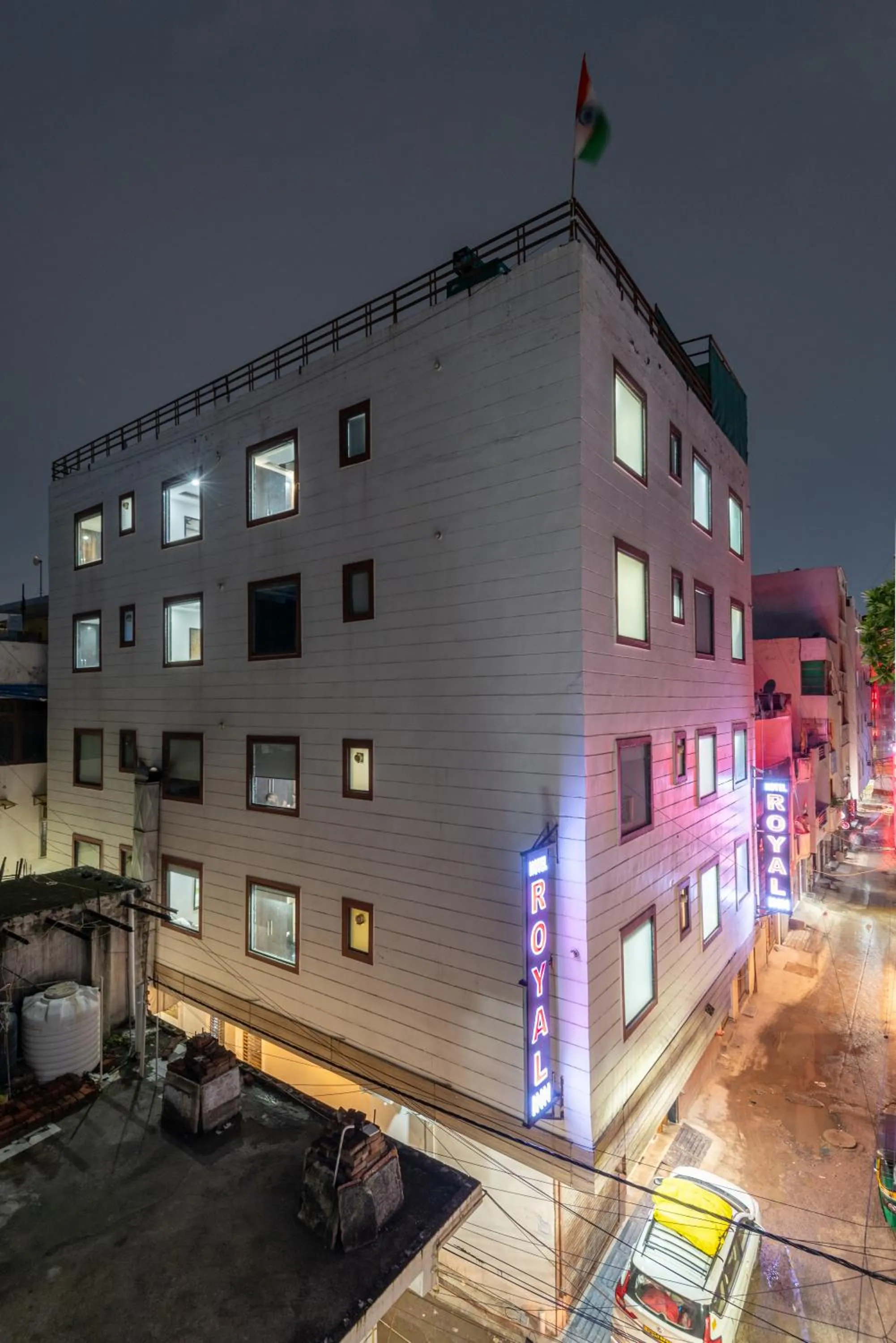 Property building in Hotel Royal Inn igi