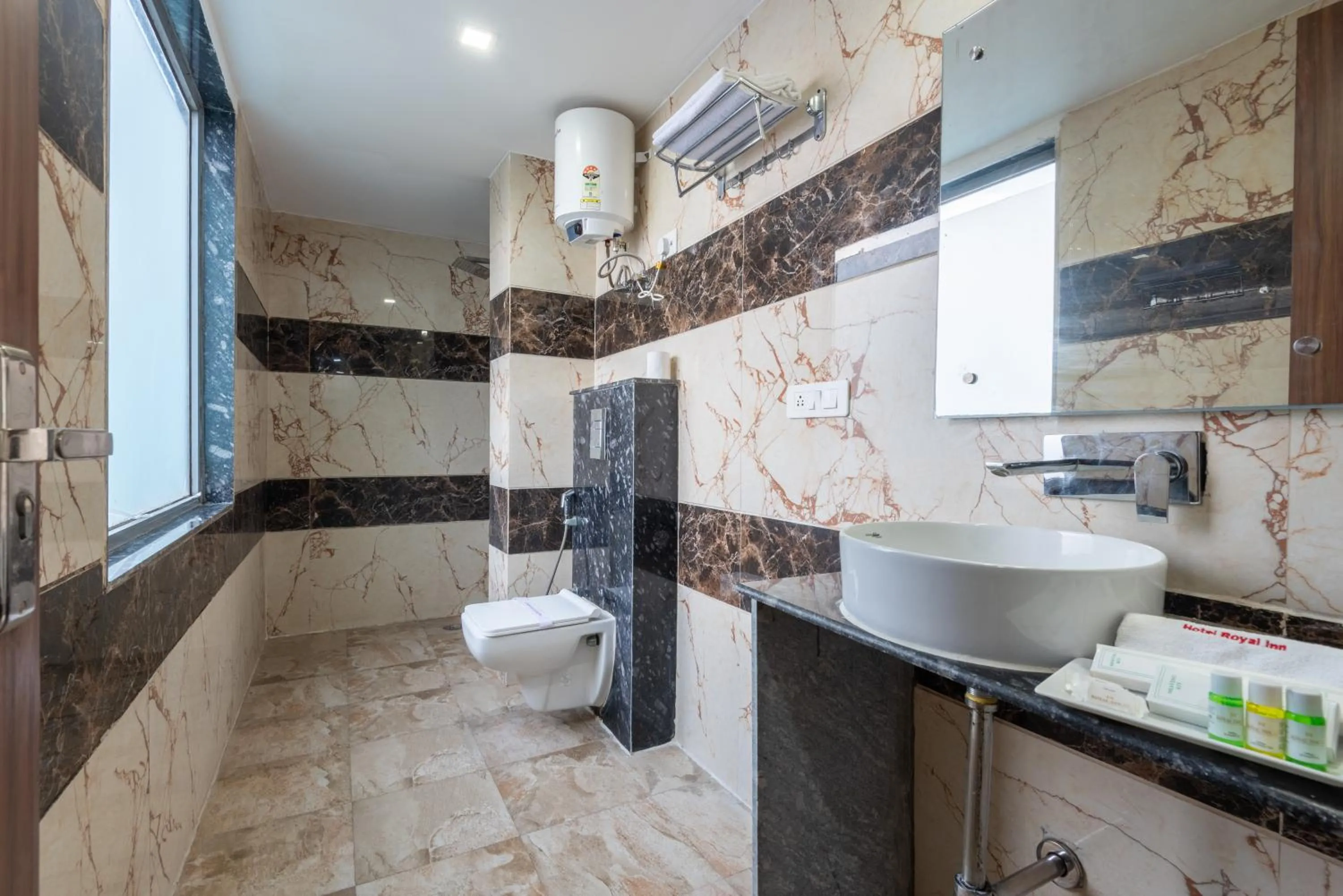 Bathroom in Hotel Royal Inn igi