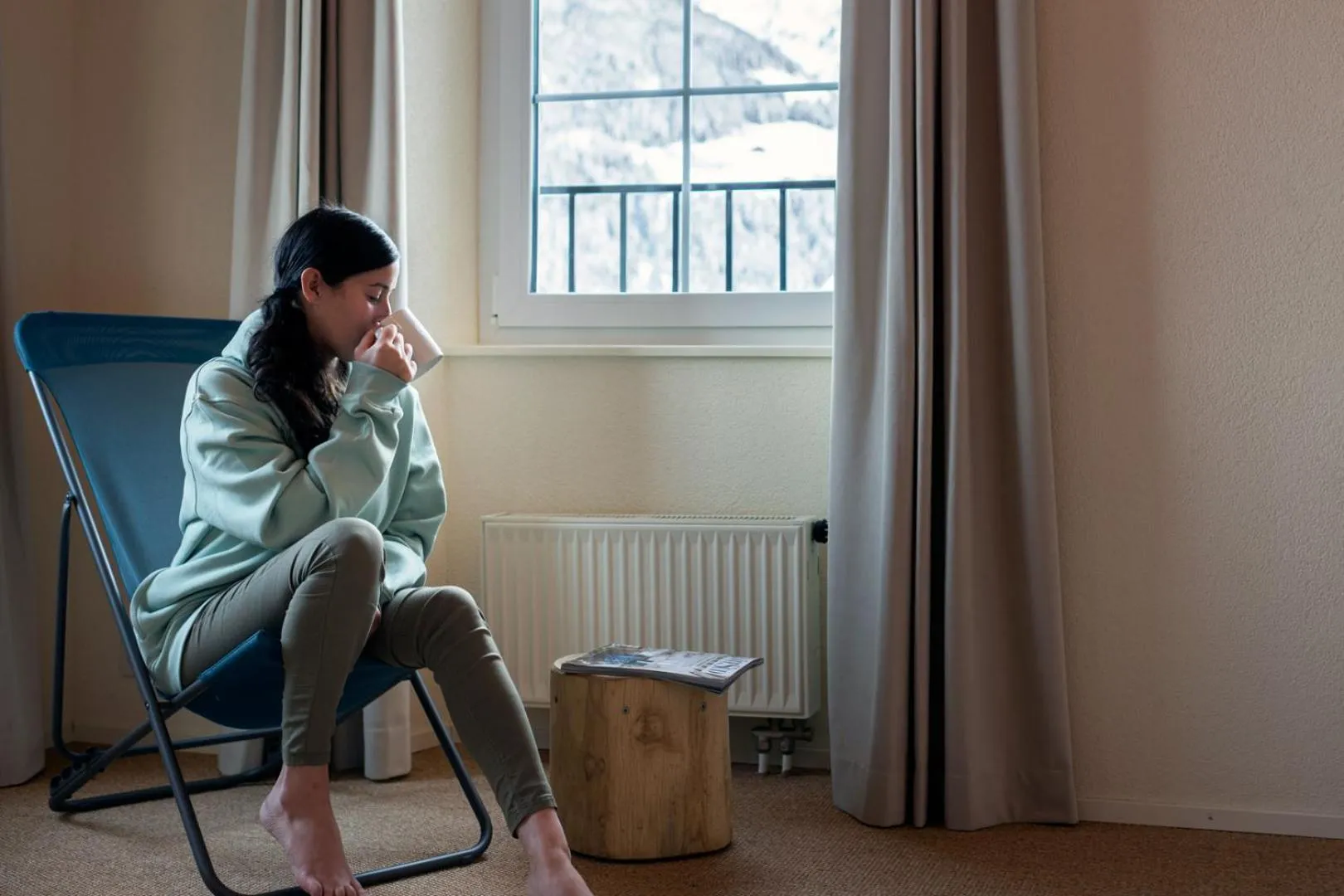 People in Peanut Mountain Lodge & Le Communal