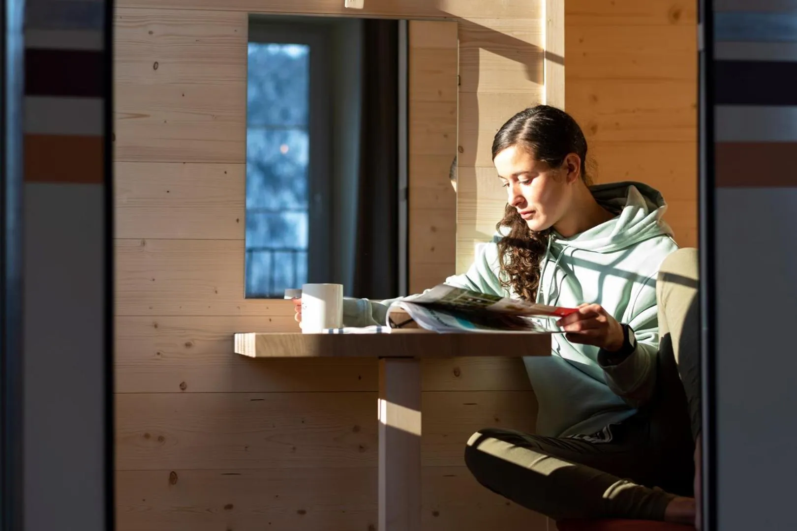 People in Peanut Mountain Lodge & Le Communal