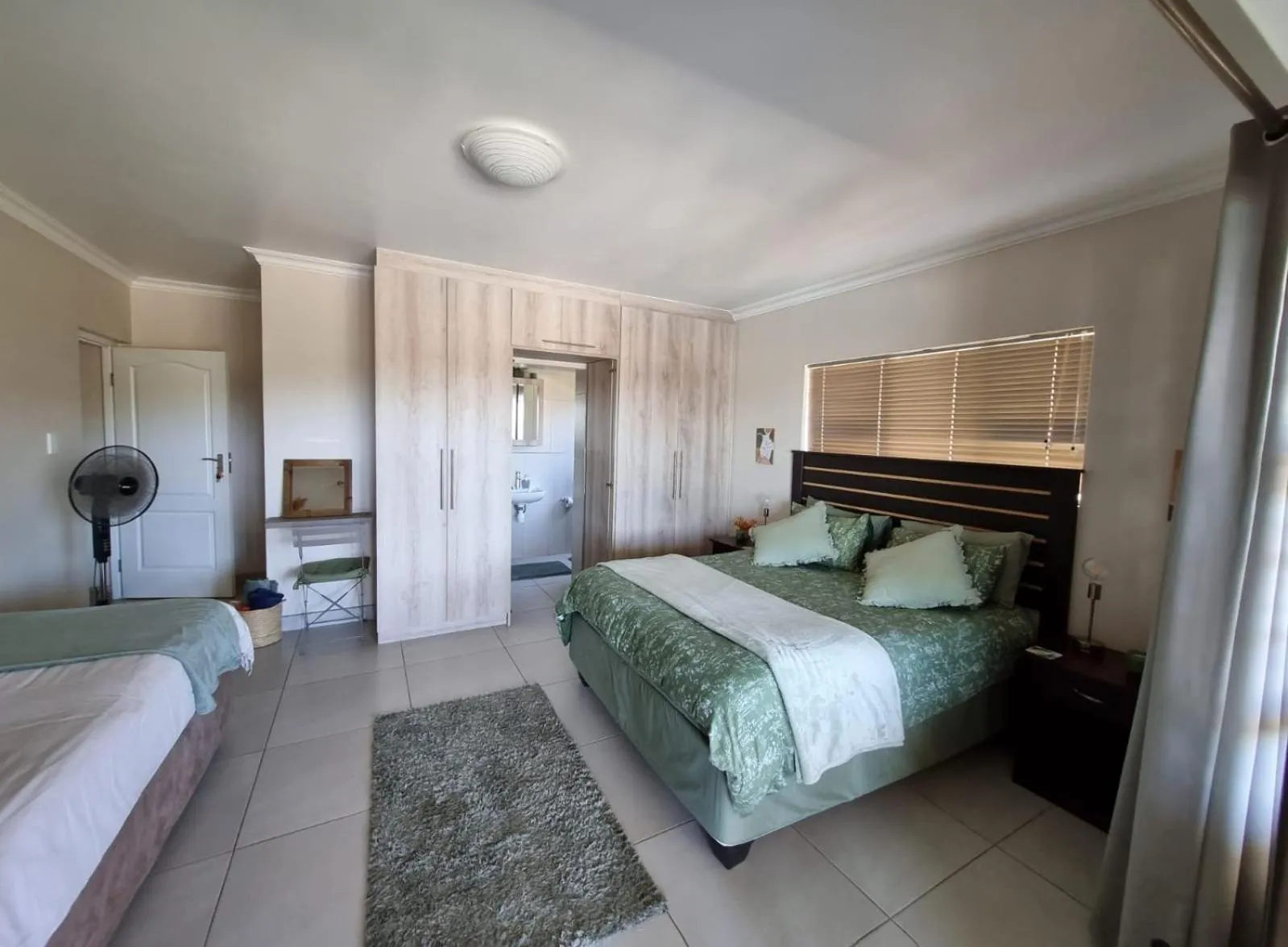 Photo of the whole room, Bed in 25 On Rooiels