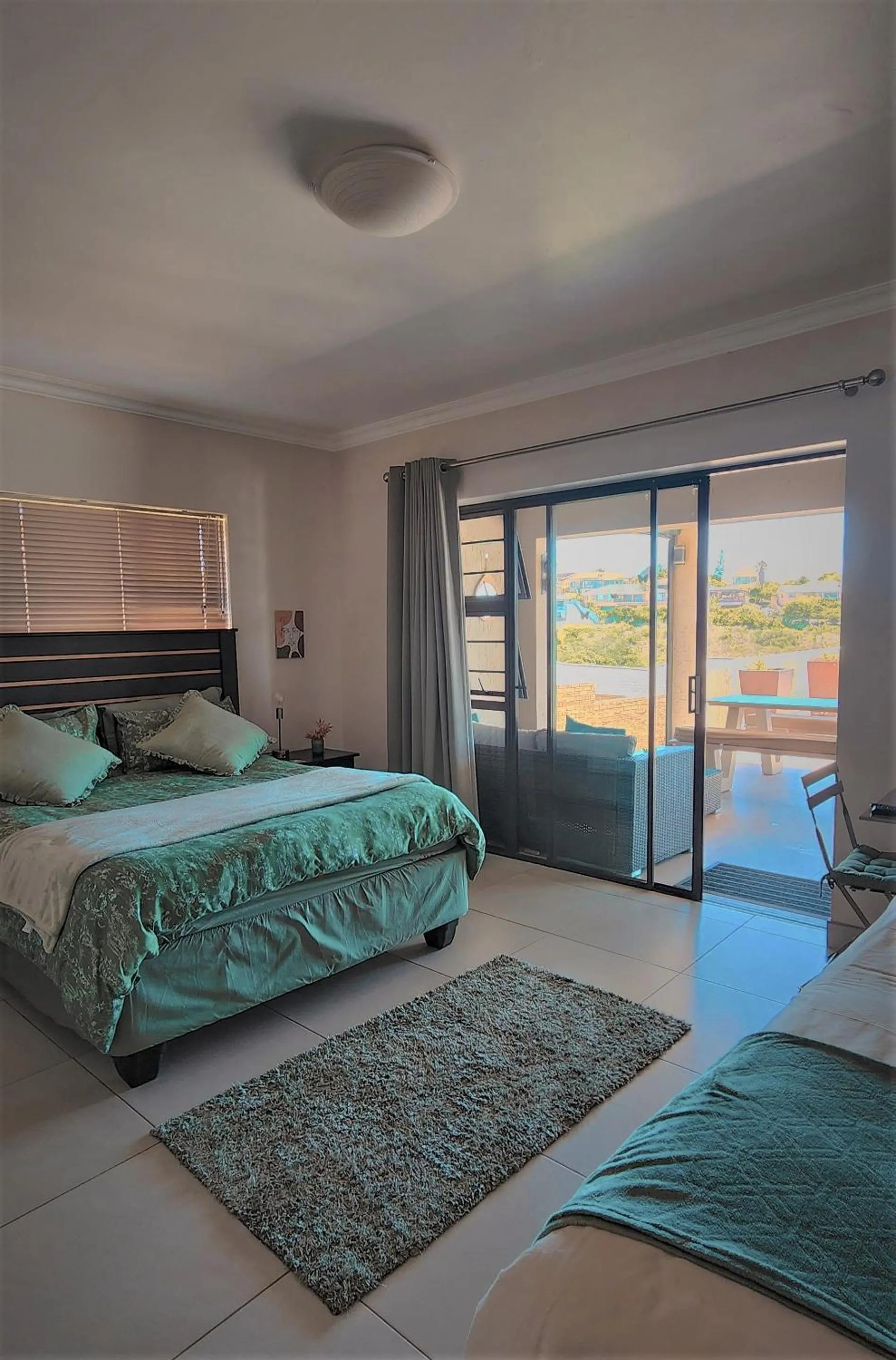 Photo of the whole room, Bed in 25 On Rooiels