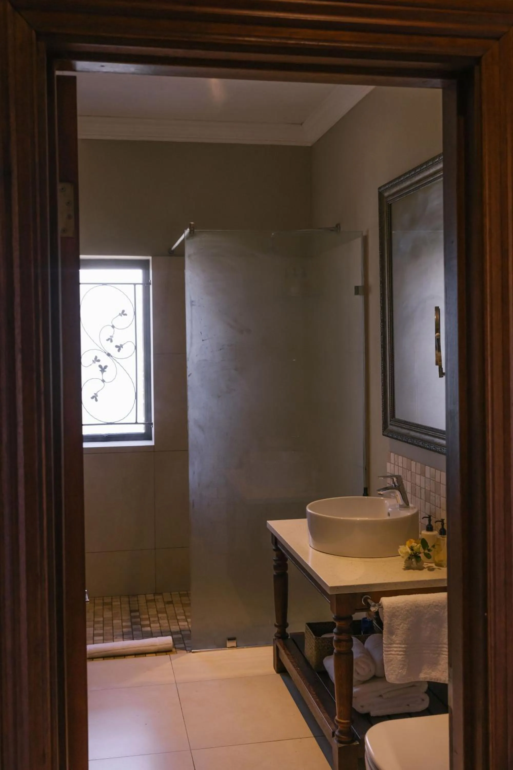 Bathroom in Under Oaks Guesthouse