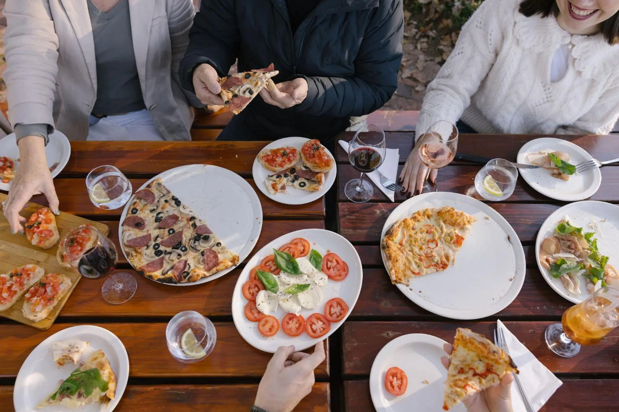 Restaurant/places to eat in Under Oaks Guesthouse