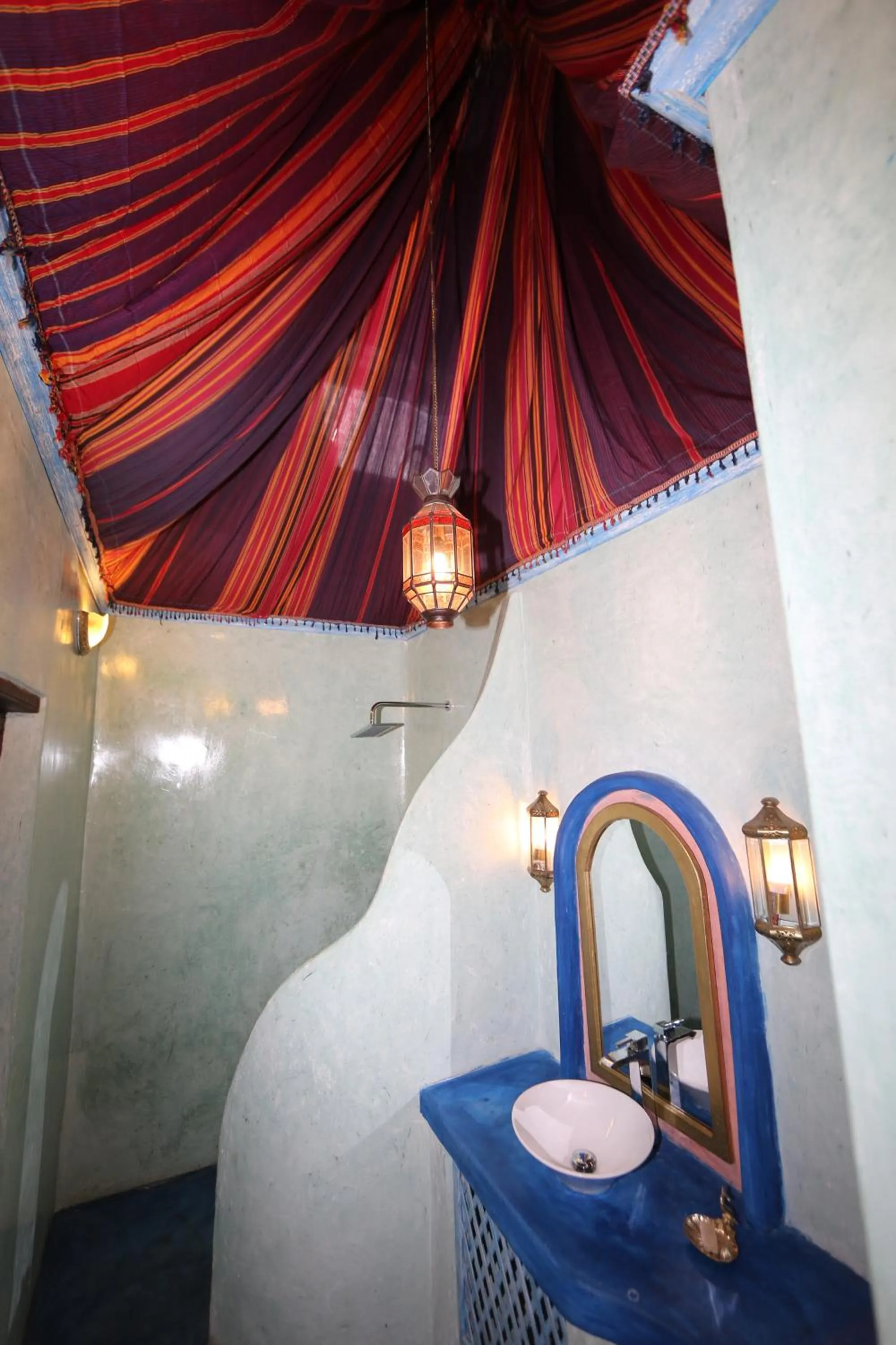 Bathroom in Emerson on Hurumzi