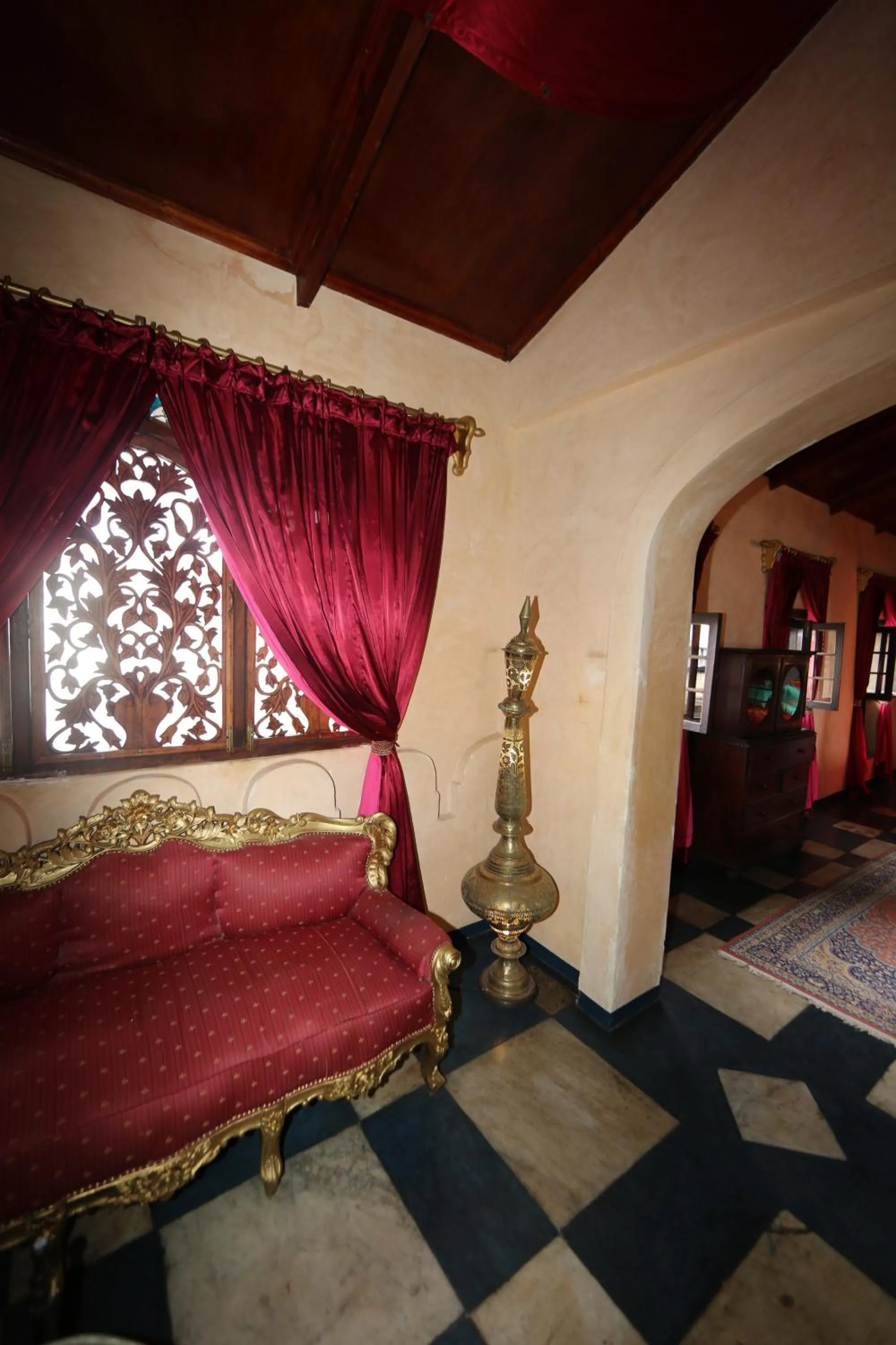 Seating area, Bed in Emerson on Hurumzi