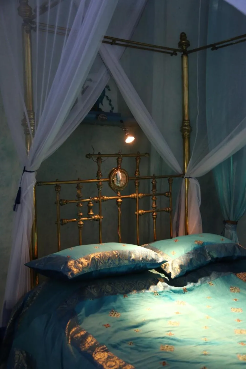 Bed in Emerson on Hurumzi