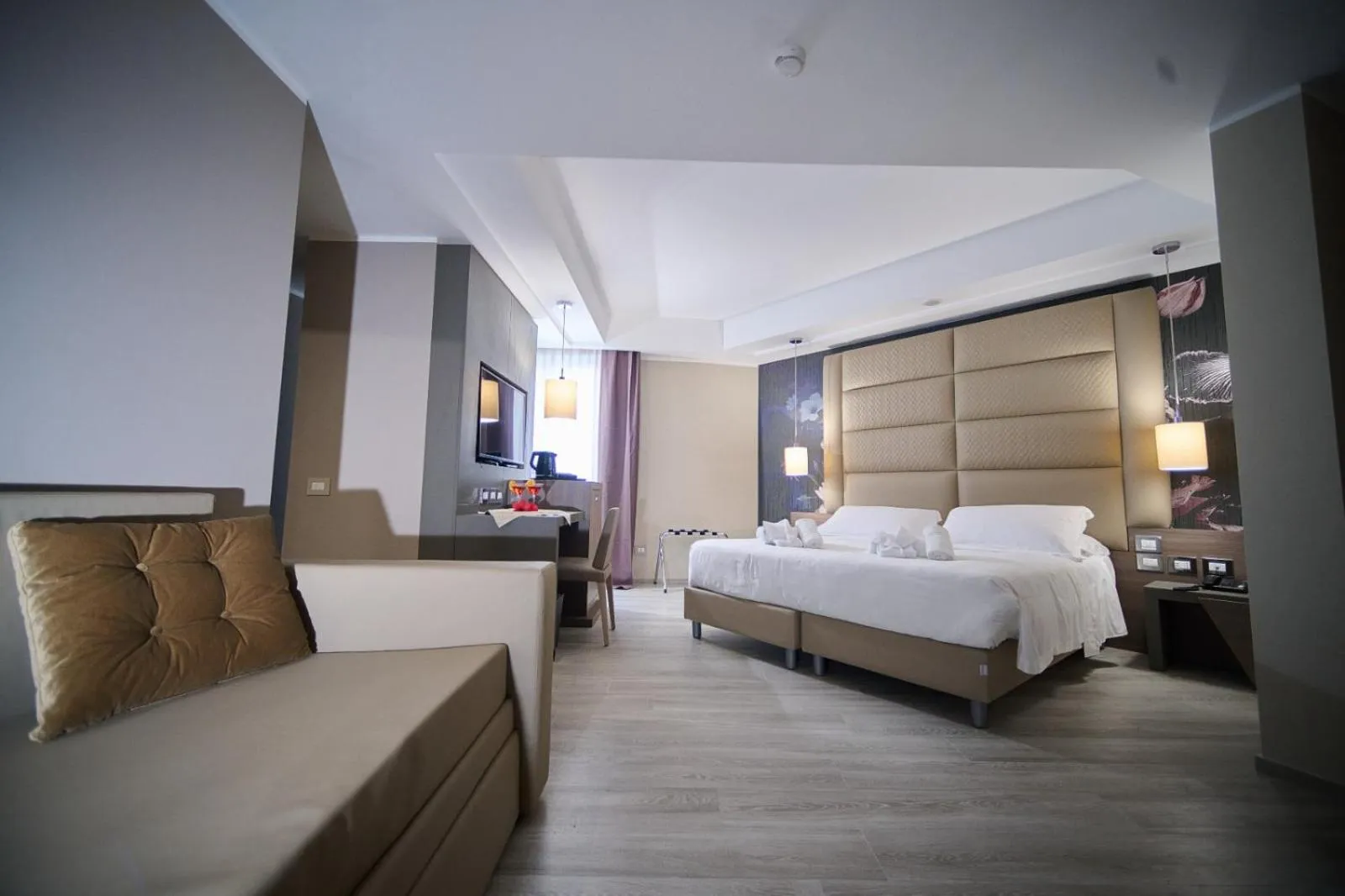 Decorative detail, Bed in PARK HOTEL LE DUNE DI GIOVINO