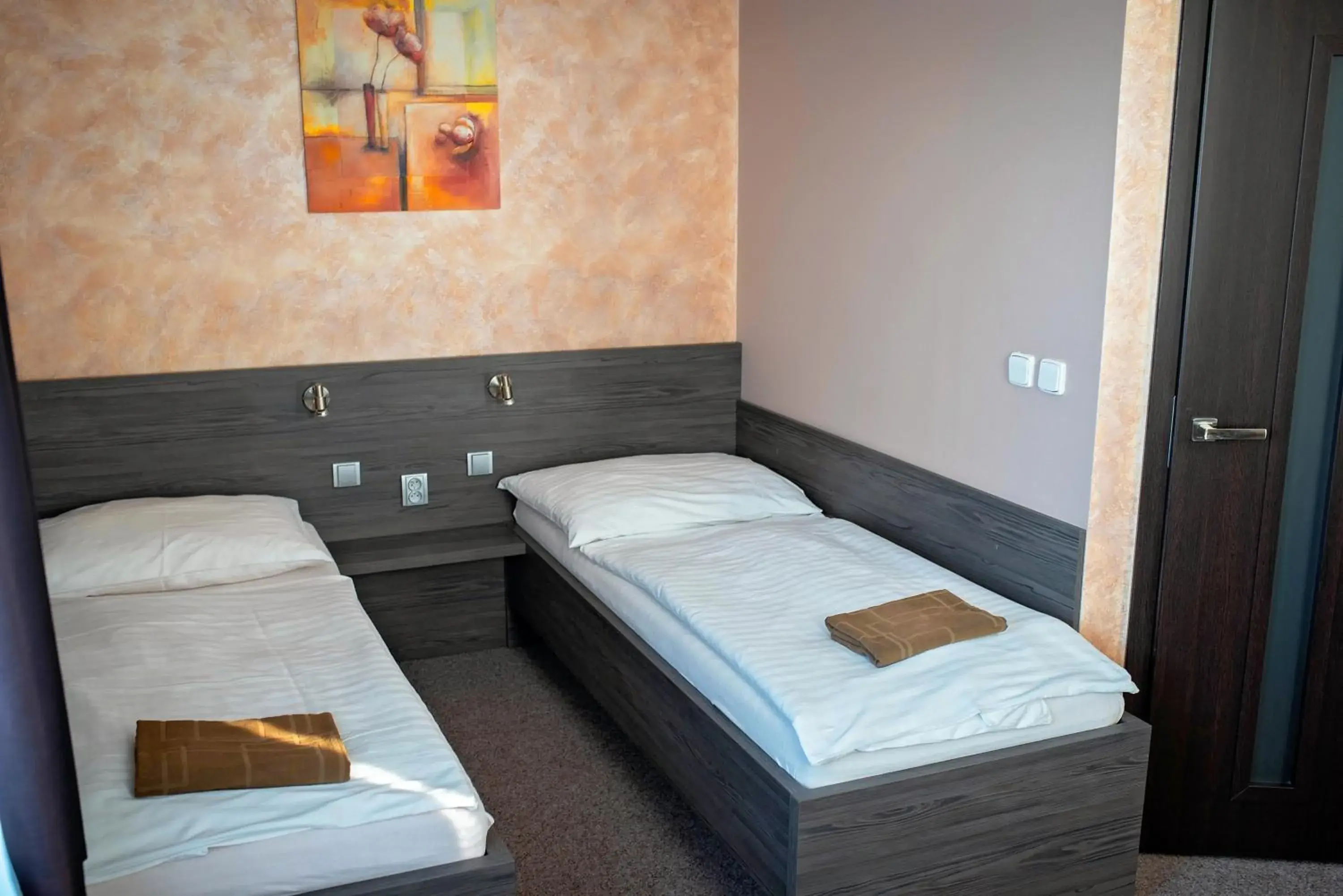 Standard Twin Room - single occupancy in Almond Standard Twin Room - single occupancy in Almond