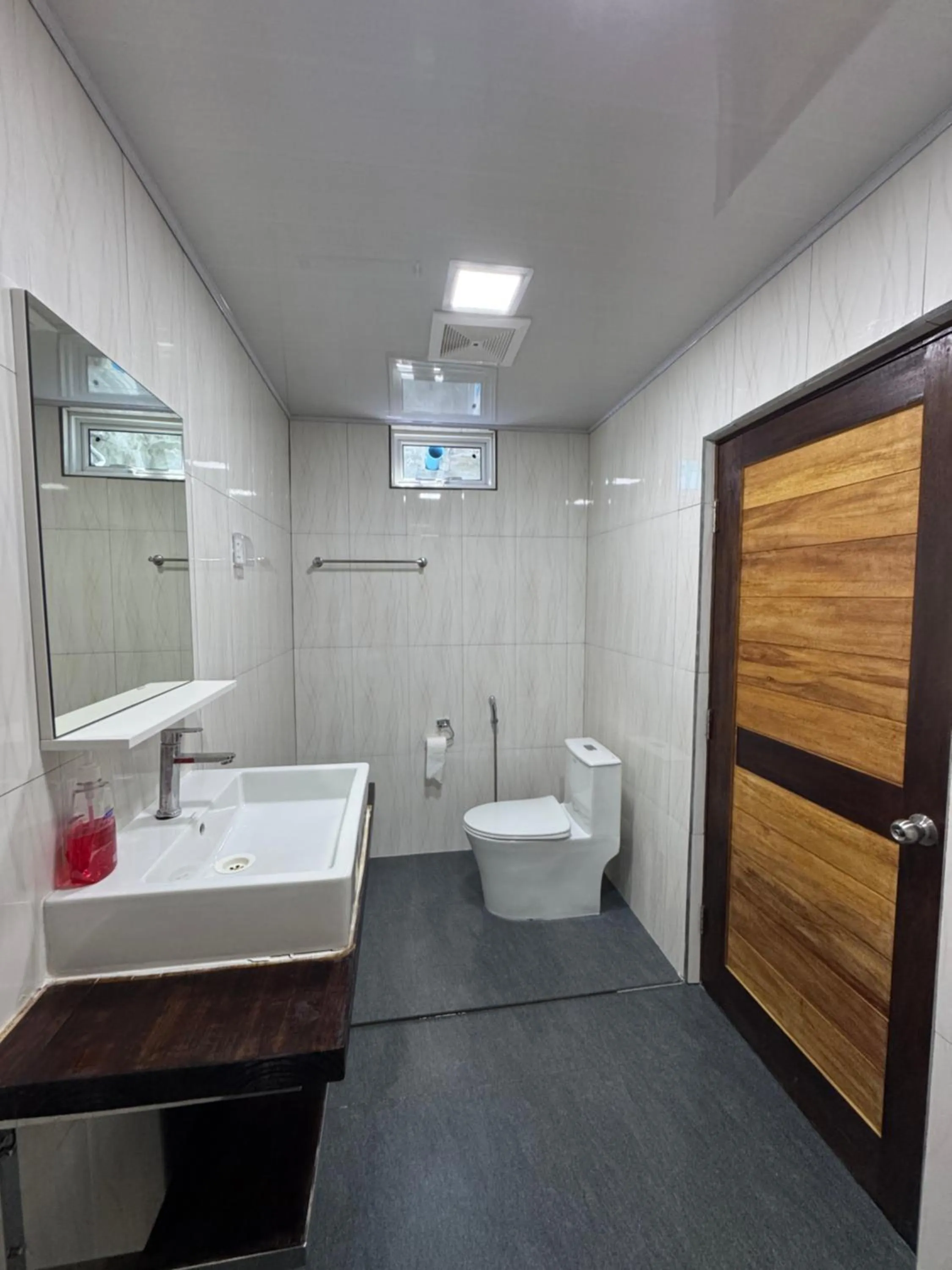 Shower in Rasdu View Inn