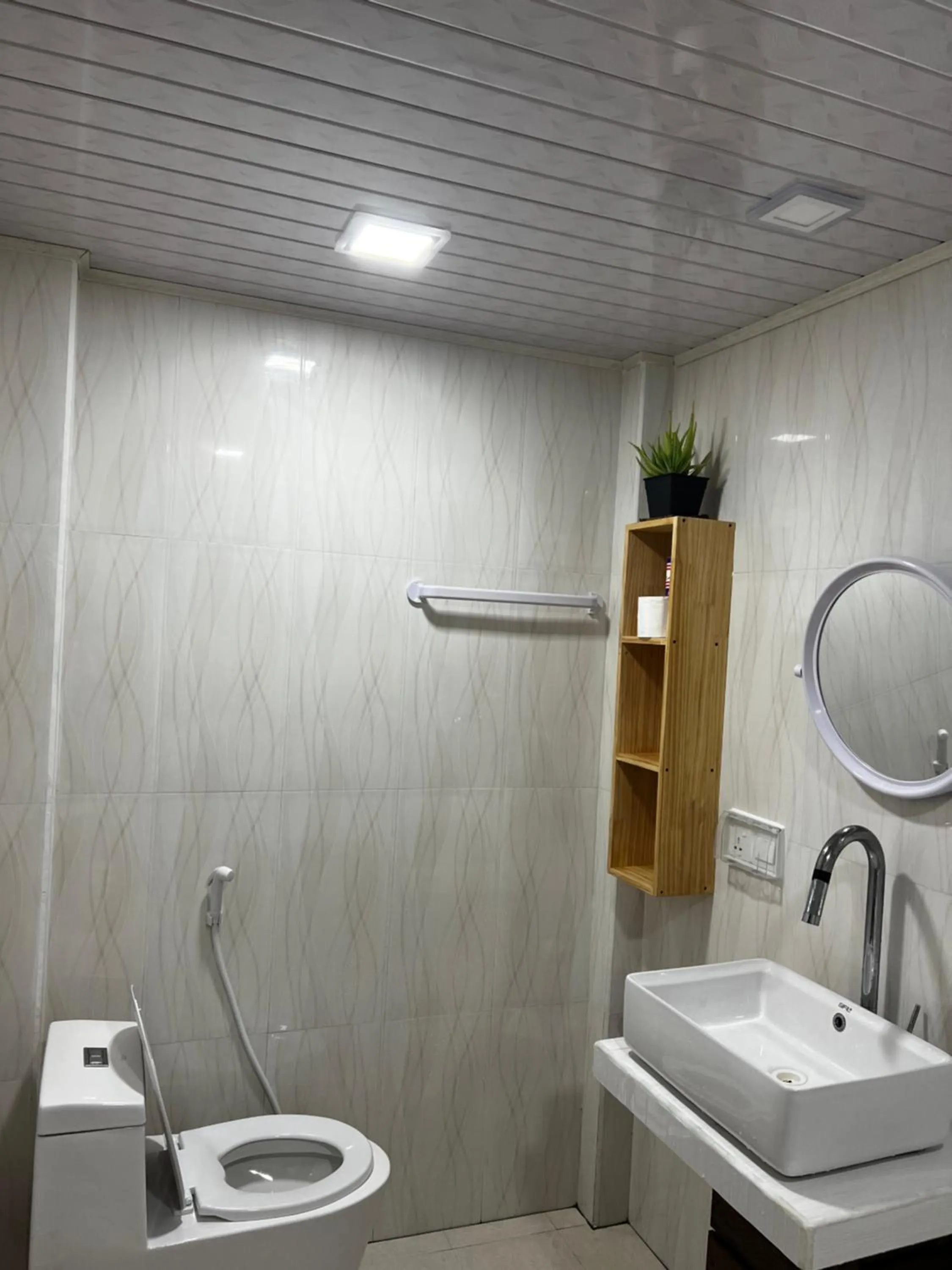 Toilet in Rasdu View Inn