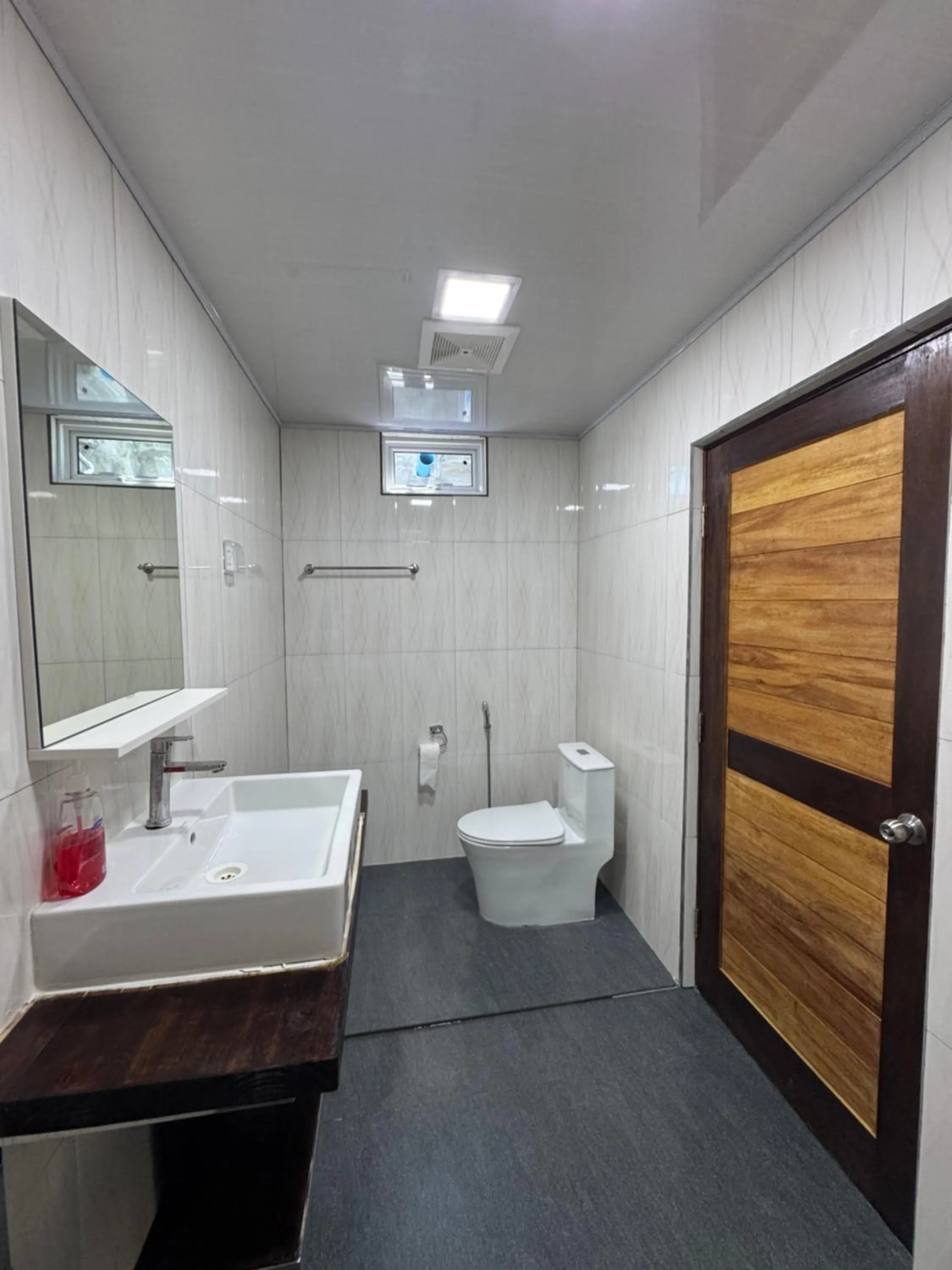 Bathroom in Rasdu View Inn