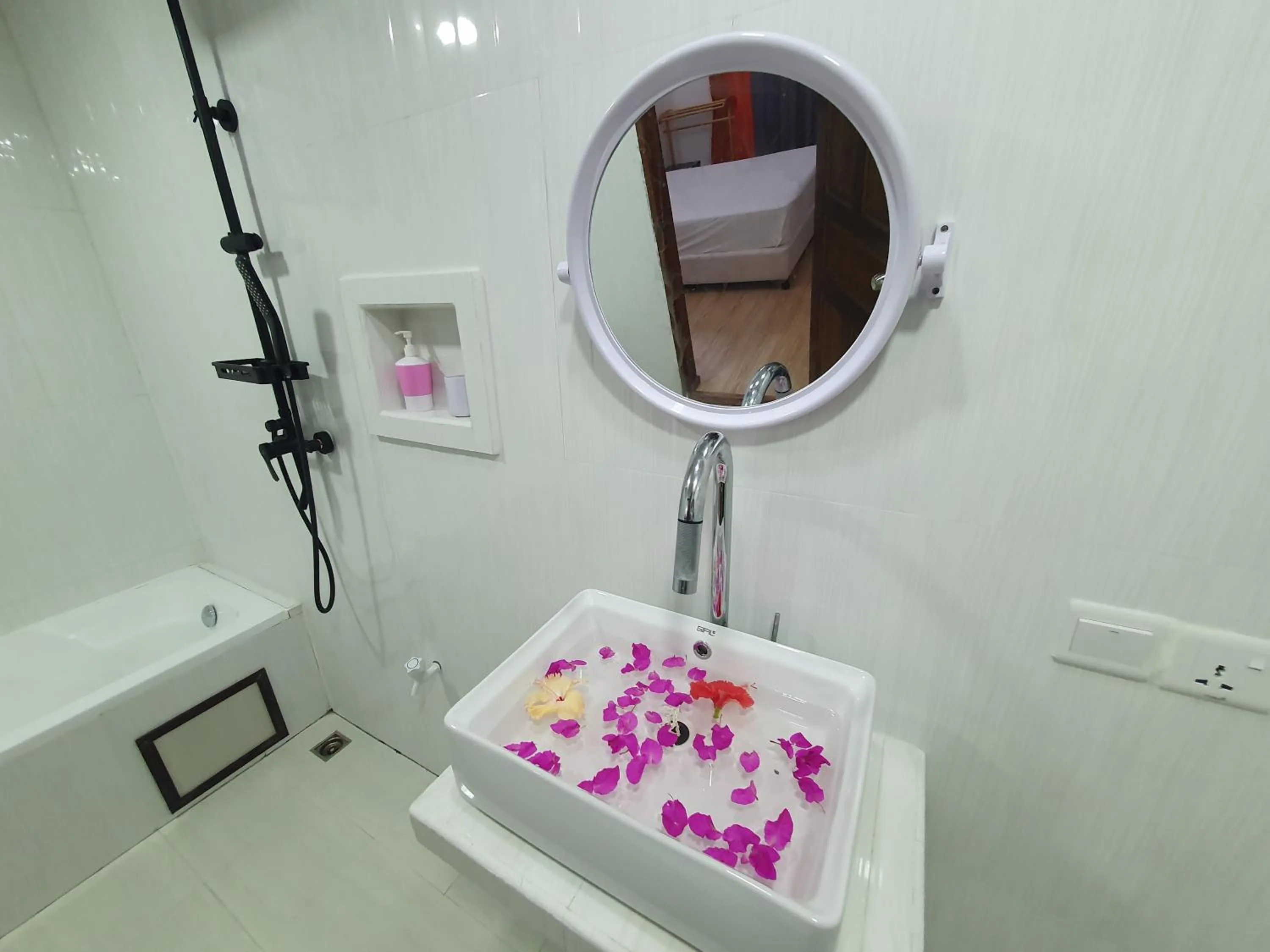 Bathroom in Rasdu View Inn