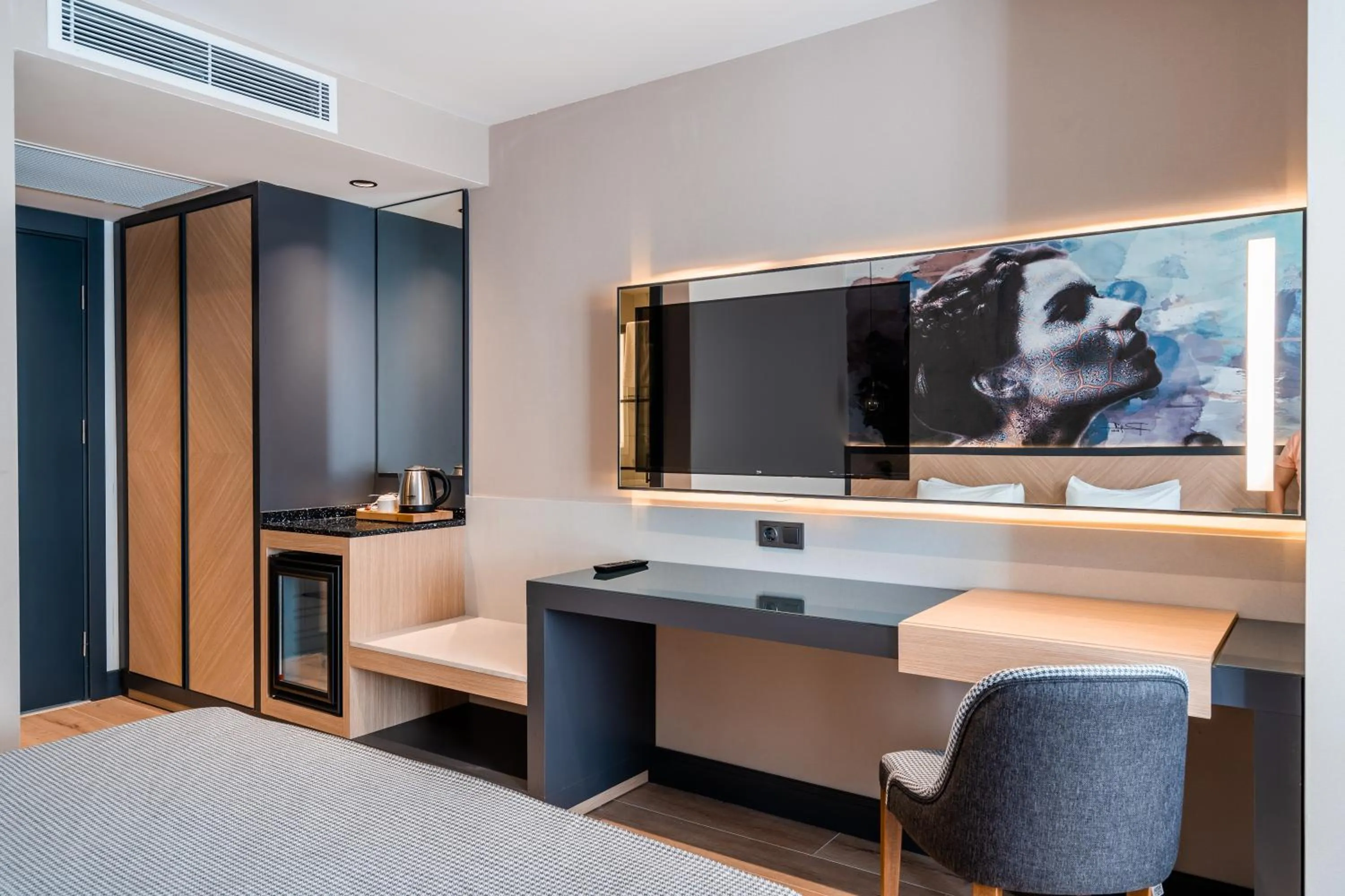 Communal lounge/ TV room, Bed in Ni Hotel Lara