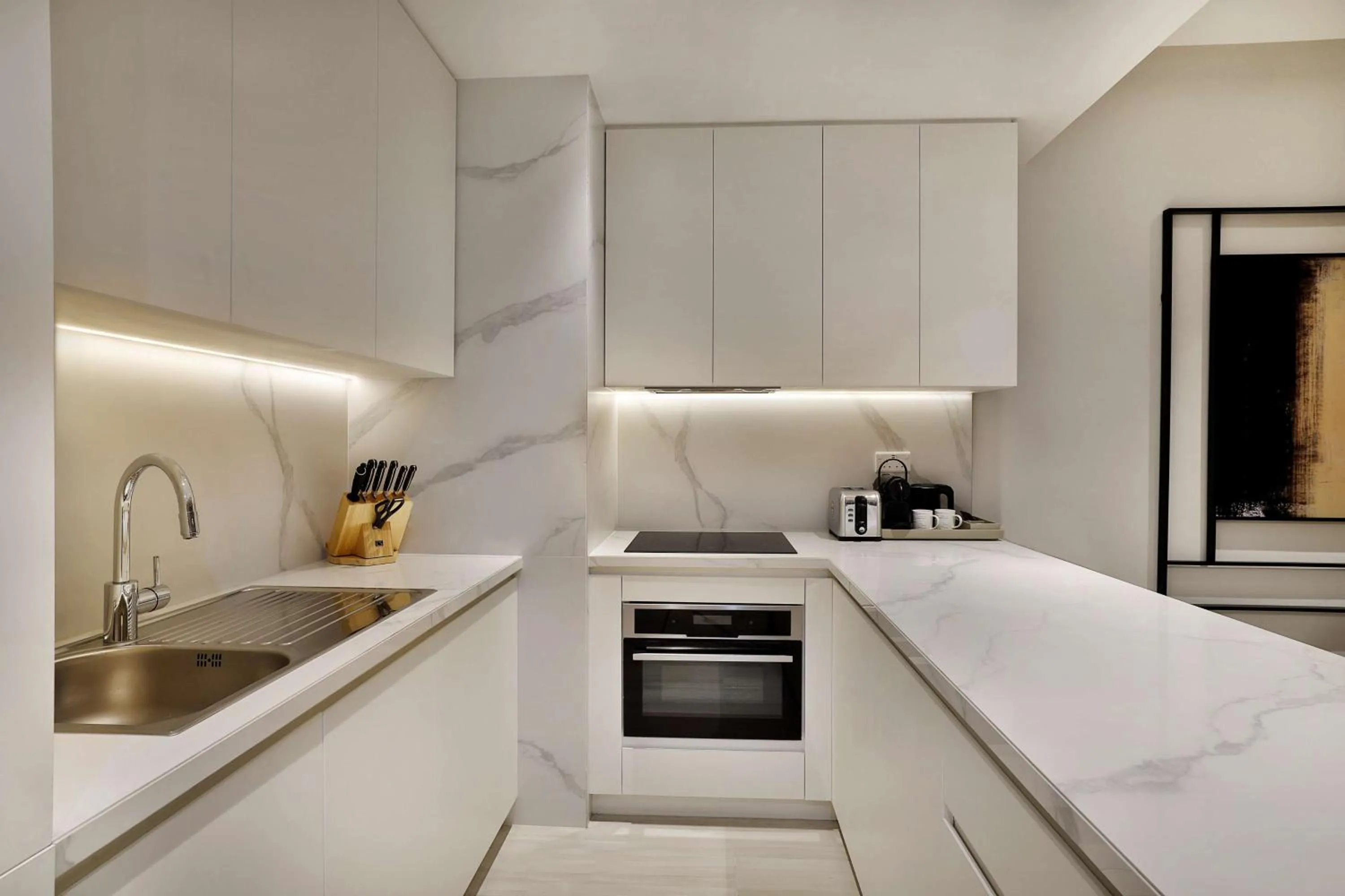 Kitchen or kitchenette in Doubletree By Hilton Abu Dhabi Yas Island Residences