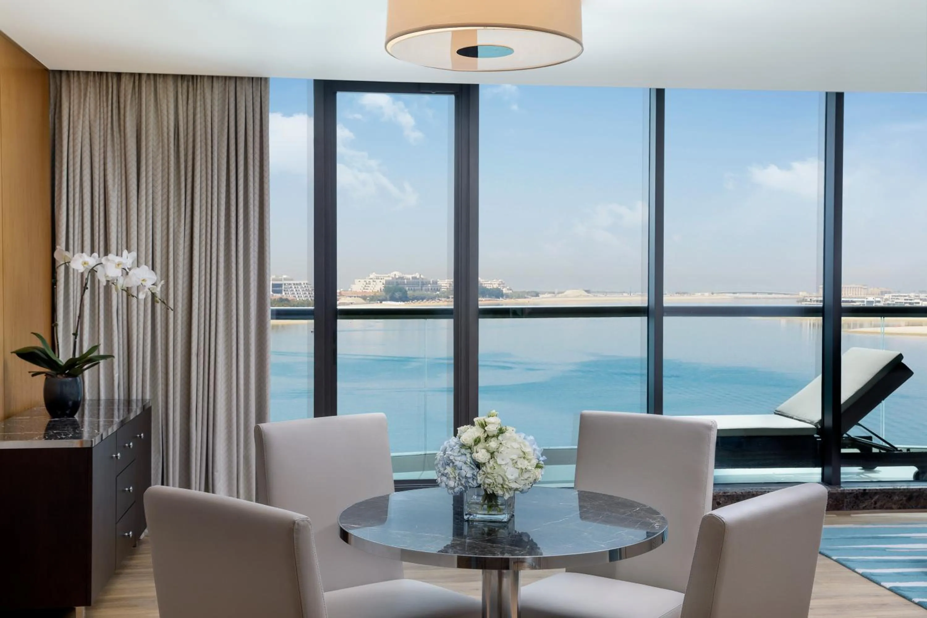 Living room in Hilton Dubai Palm Jumeirah
