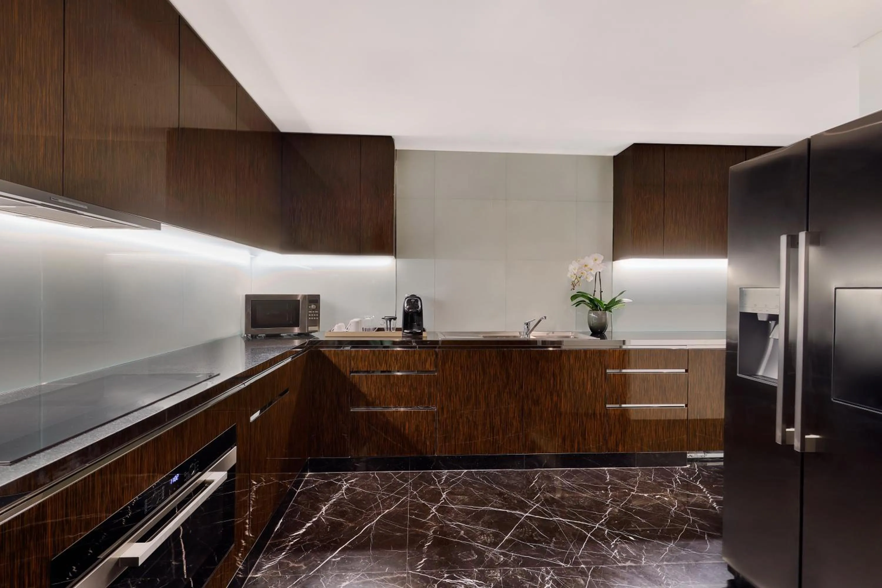 Kitchen or kitchenette in Hilton Dubai Palm Jumeirah