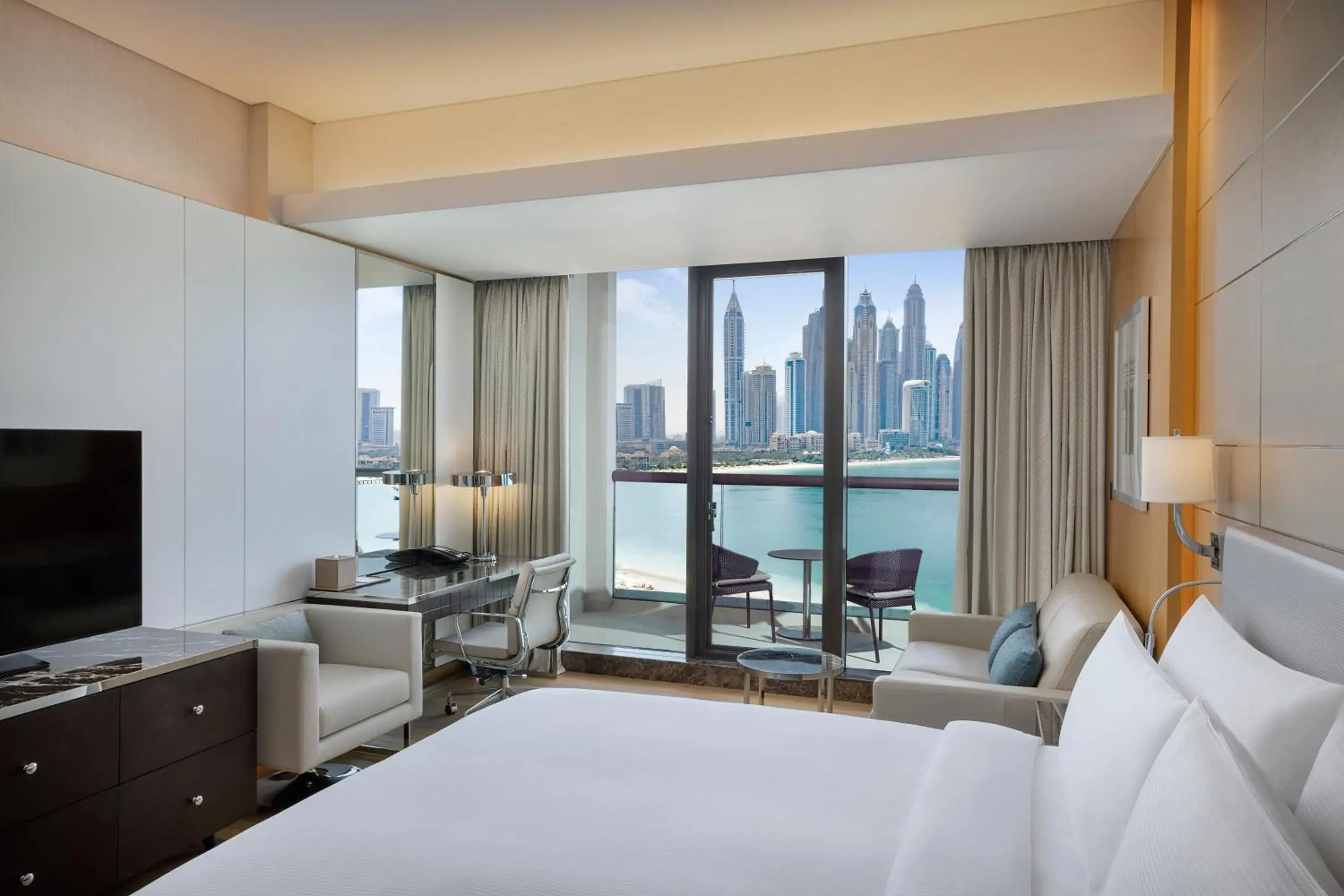 Premium King Room with Balcony and Sea View in Hilton Dubai Palm Jumeirah Premium King Room with Balcony and Sea View in Hilton Dubai Palm Jumeirah
